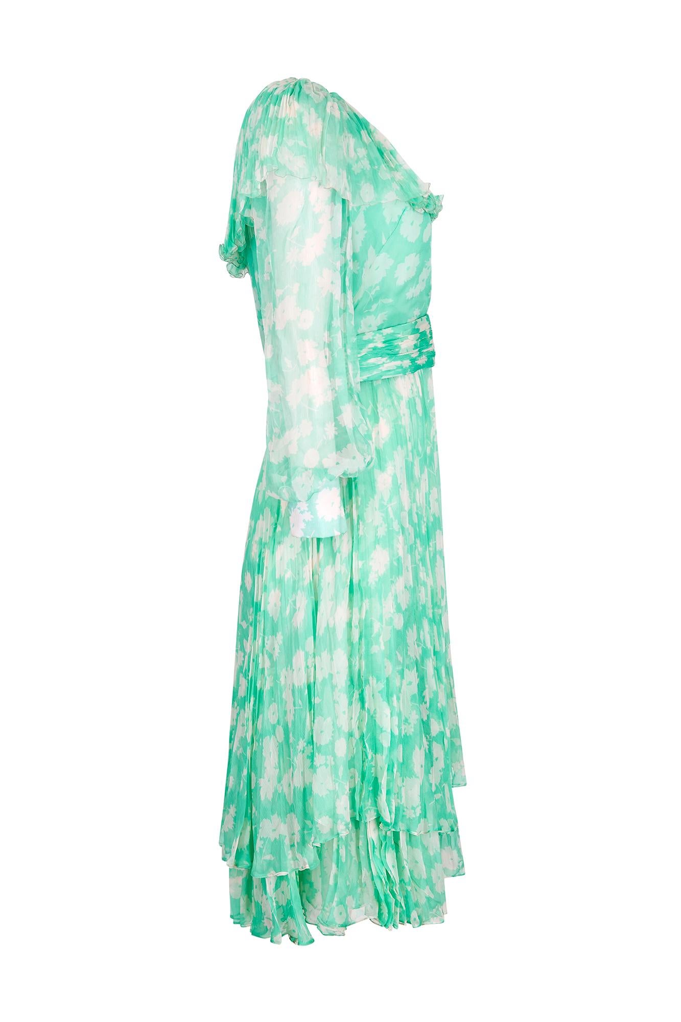 This charming 1970s printed silk chiffon dress in seafoam green and white, is labelled Harry Algo, Paris, and is in beautiful vintage condition. The dress is a simple shift cut, with darting below the bust and a neatly cinched waistline. There is a