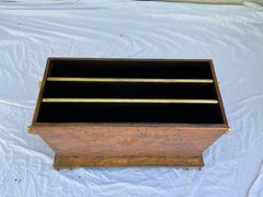 1970s Hart Assoc. Revista de Piel sintética y Latón