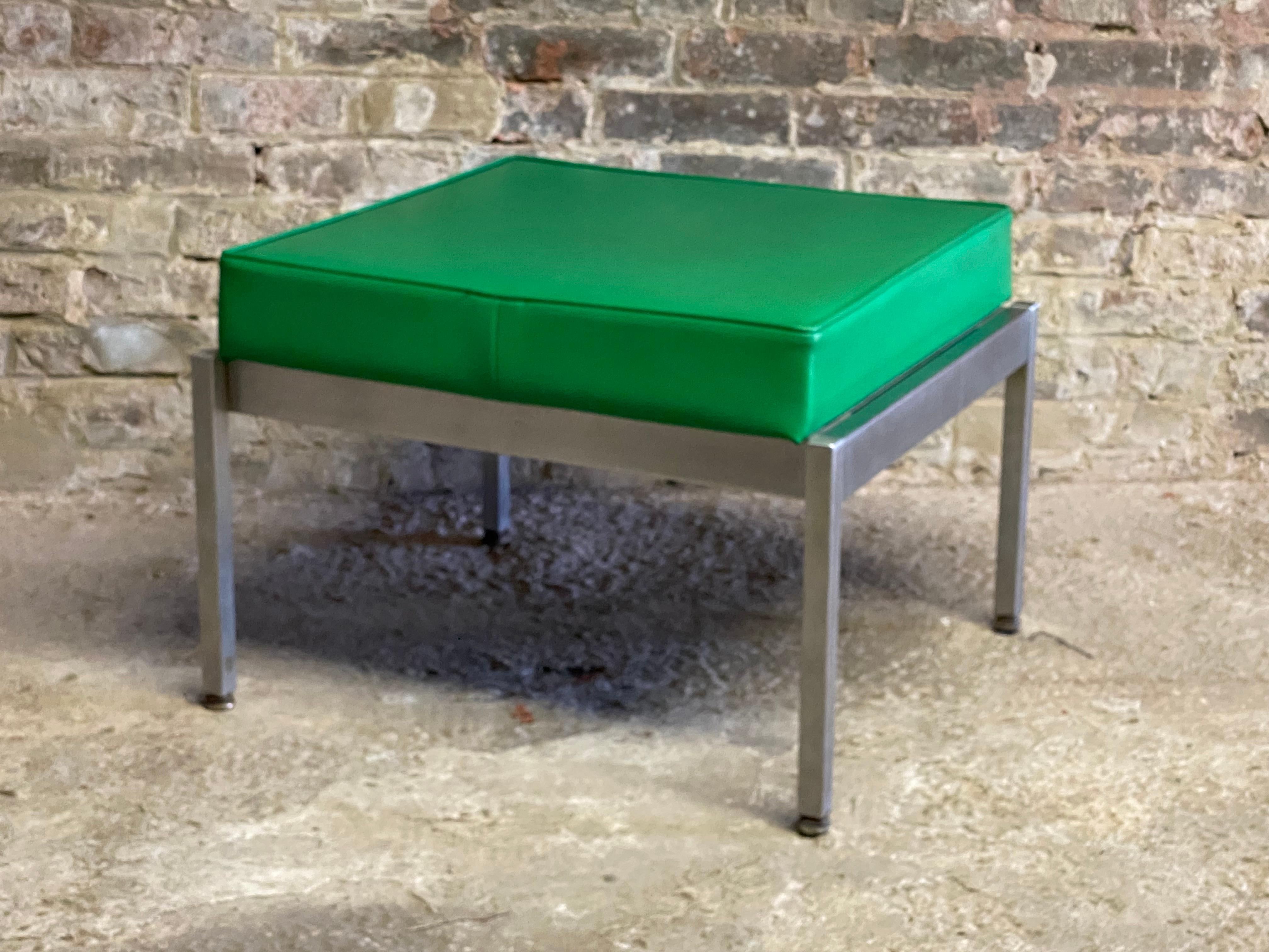 Kelly green vinyl upholstered and steel frame single seat bench by Harter Furniture Company. Circa 1970. Fantastic anywhere in the home or office. Good overall condition. Structurally sound and sturdy. Cushion can be removed easily from the frame