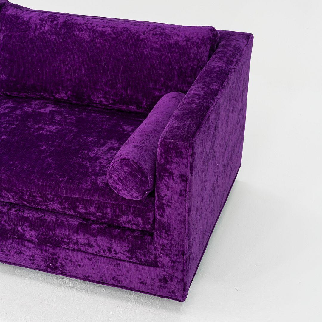 1970 Harvey Probber Attributed Canapé Tuxedo en velours violet, 2x disponible en vente 4