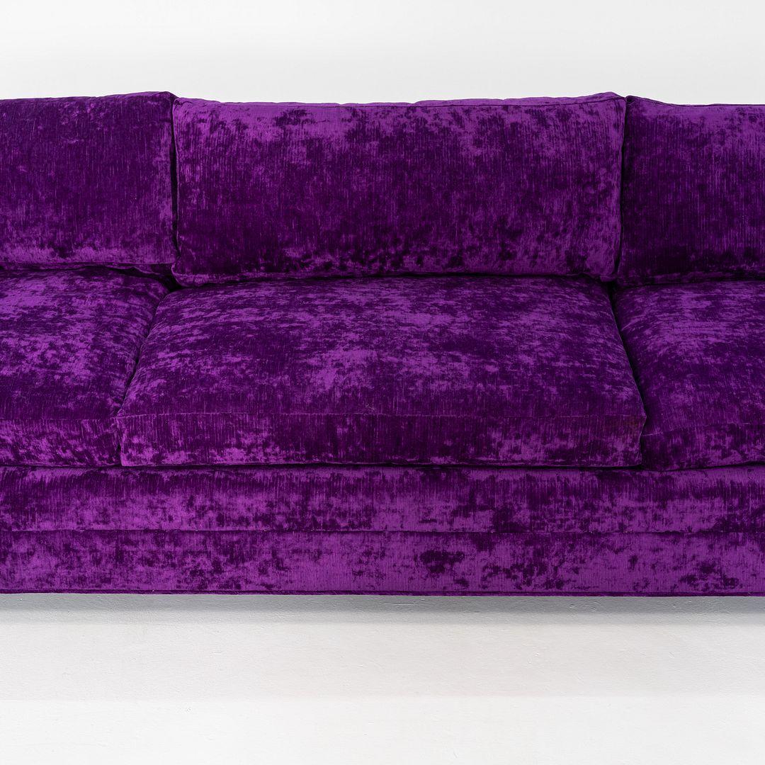 1970 Harvey Probber Attributed Canapé Tuxedo en velours violet, 2x disponible en vente 5