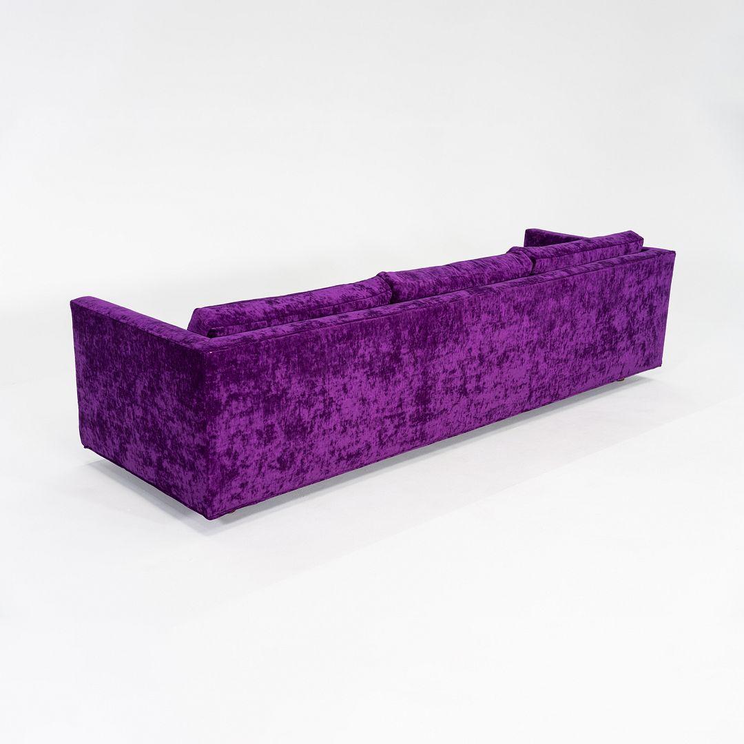 Américain 1970 Harvey Probber Attributed Canapé Tuxedo en velours violet, 2x disponible en vente