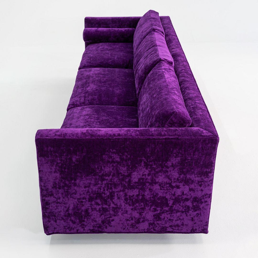 Acier 1970 Harvey Probber Attributed Canapé Tuxedo en velours violet, 2x disponible en vente