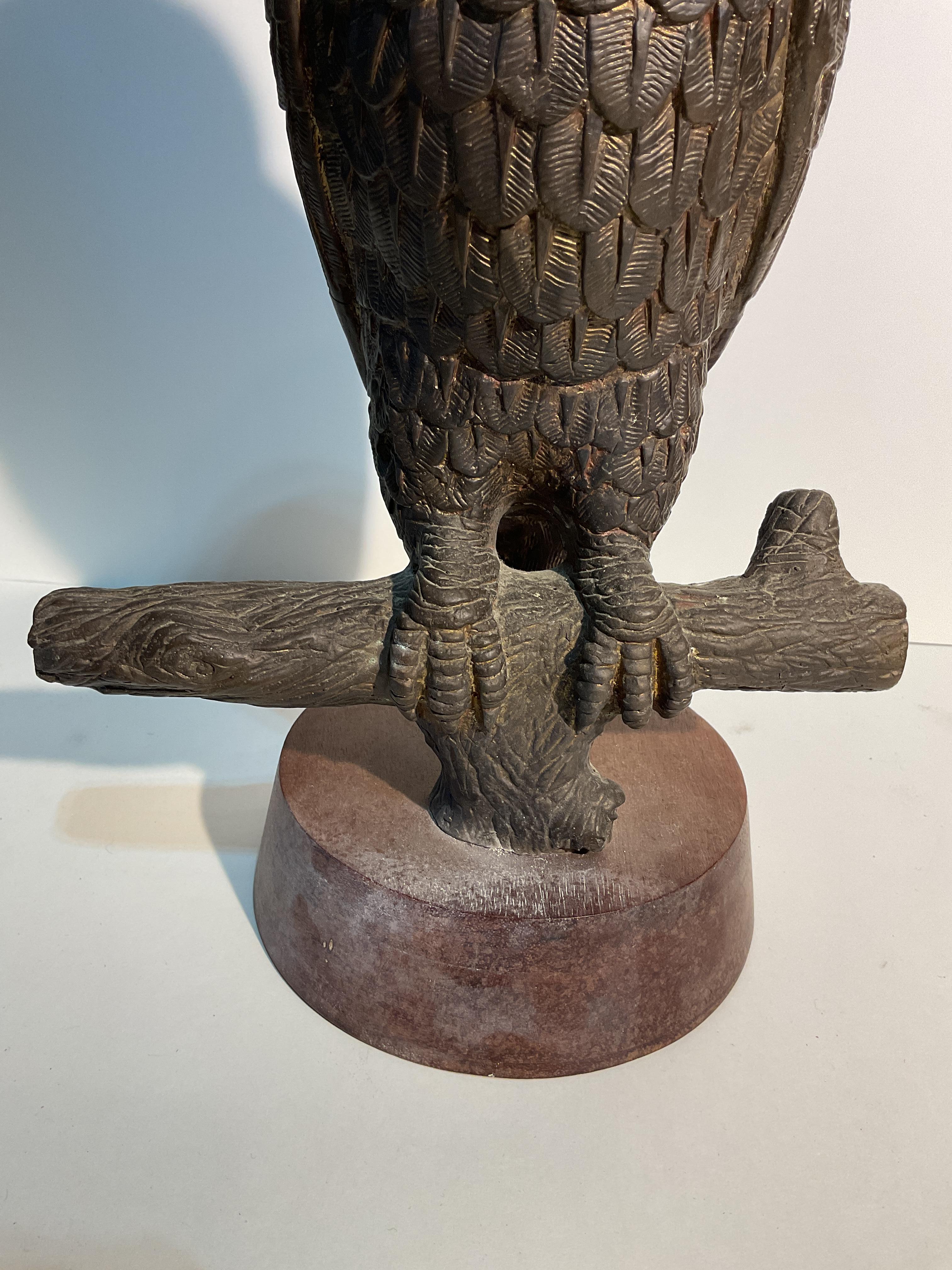 Escultura de búho de bronce firmada por Hattakitkosol Somchai, años 70 Moderno de mediados de siglo en venta
