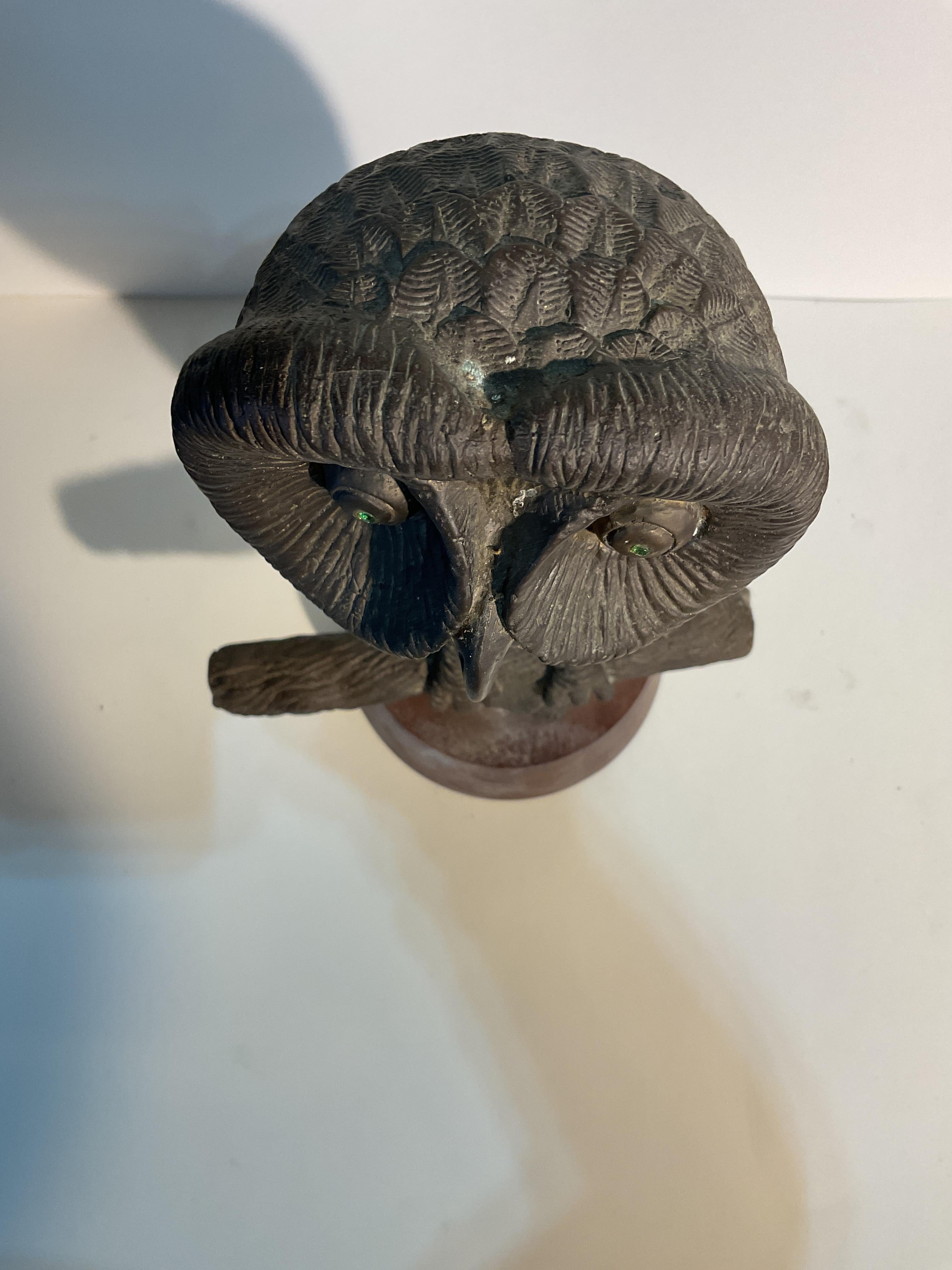 Escultura de búho de bronce firmada por Hattakitkosol Somchai, años 70 en Bueno estado para la venta en Augusta, GA
