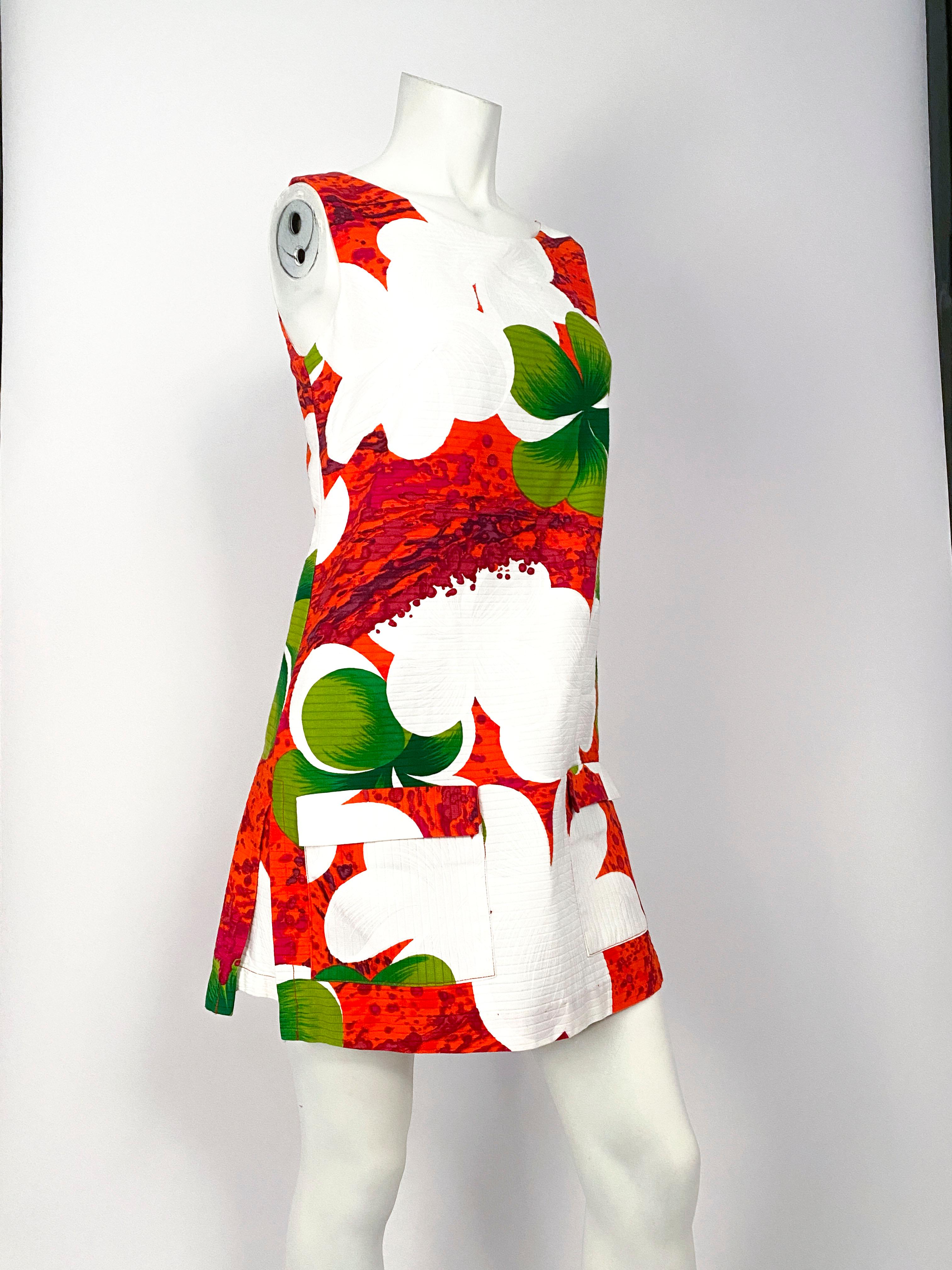 1970s Hawaiian Floral Printed Ribbed Cotton Skort Dress In Good Condition For Sale In San Francisco, CA