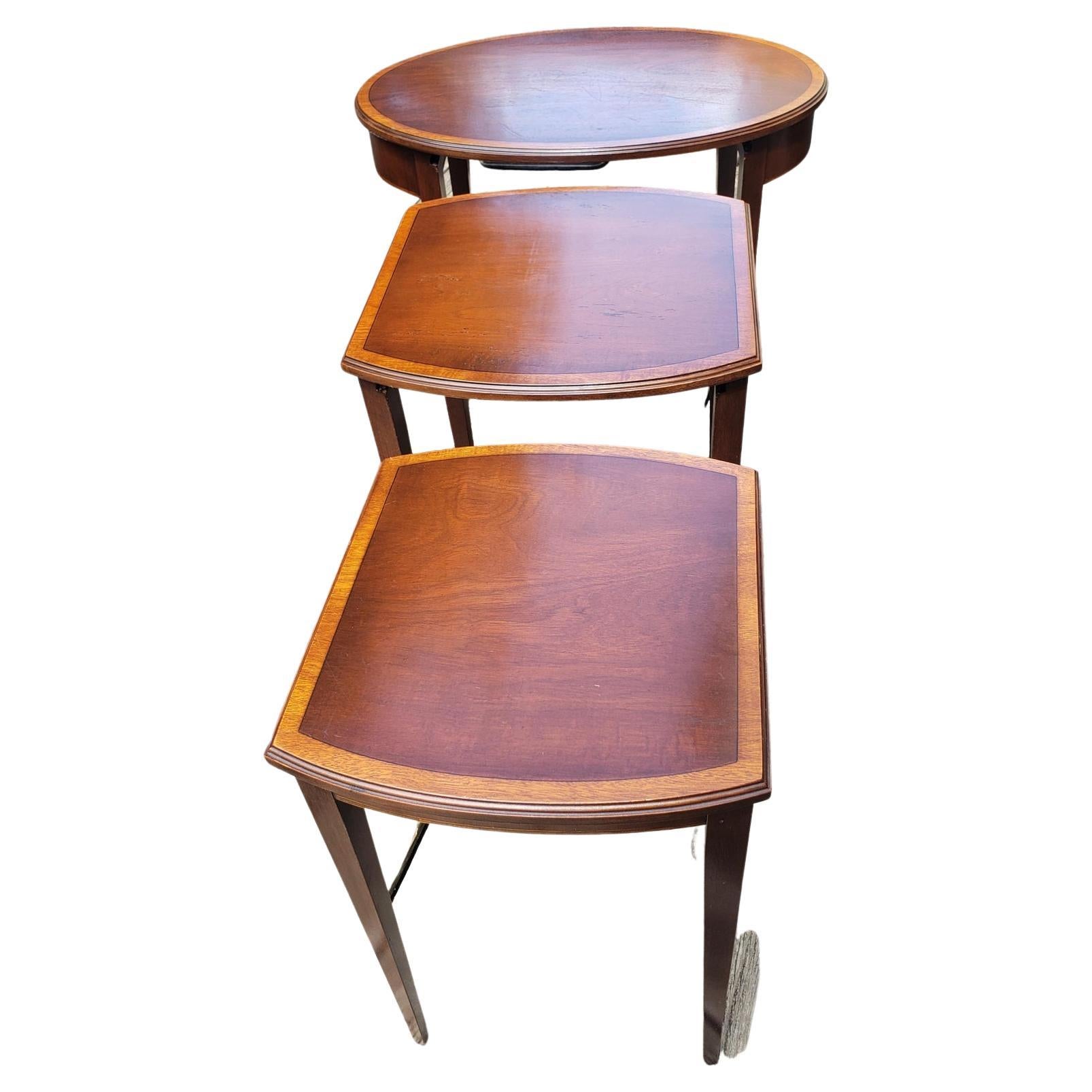 American 1970s Hekman Mid-Century Modern Oval Nesting Tables, Set of 3