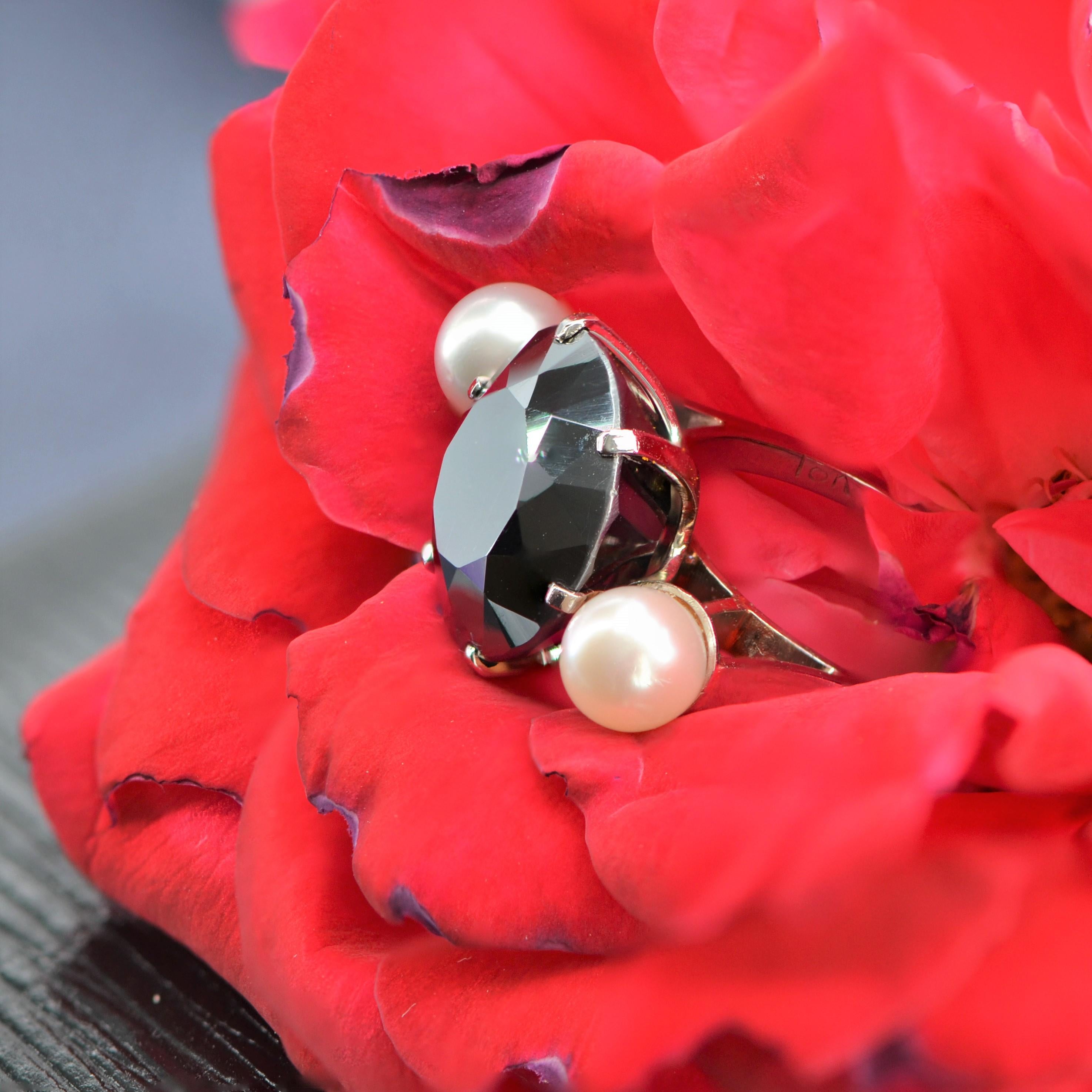 1970s Hematite Cultured Pearl 18 Karat White Gold Cocktail Ring For Sale 10