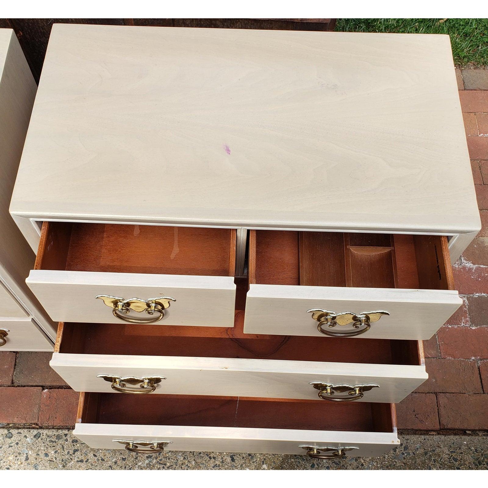 1970s Henredon American Asian Inspired Bachelor Chests / Nightstands, a Pair In Good Condition In Germantown, MD
