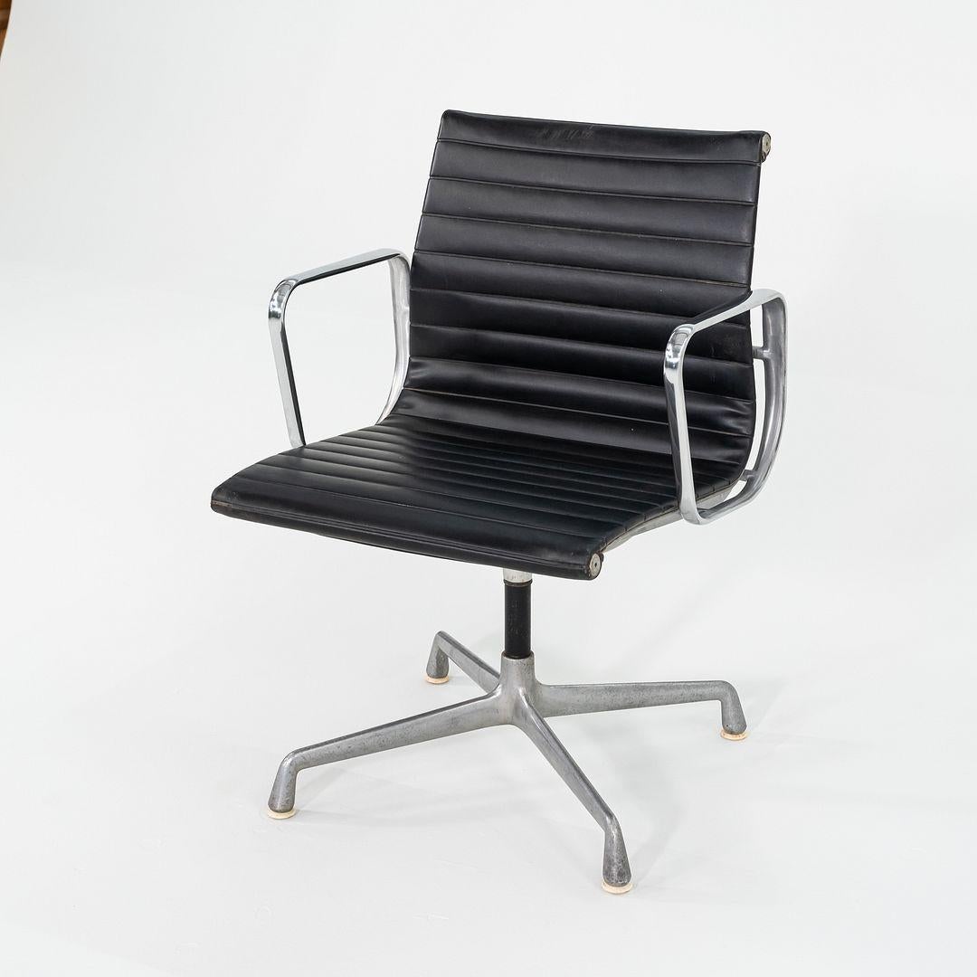 1970s Herman Miller Aluminum Management Side Chairs in Black Naugahyde For Sale 1
