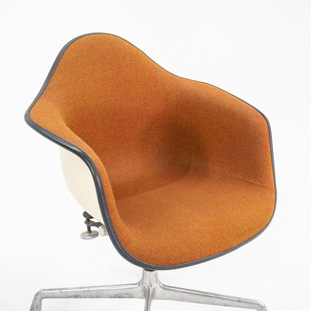 1970s Herman Miller Eames EC434 Upholstered Arm Shell Chair w/ Fiberglass Shell In Good Condition For Sale In Philadelphia, PA