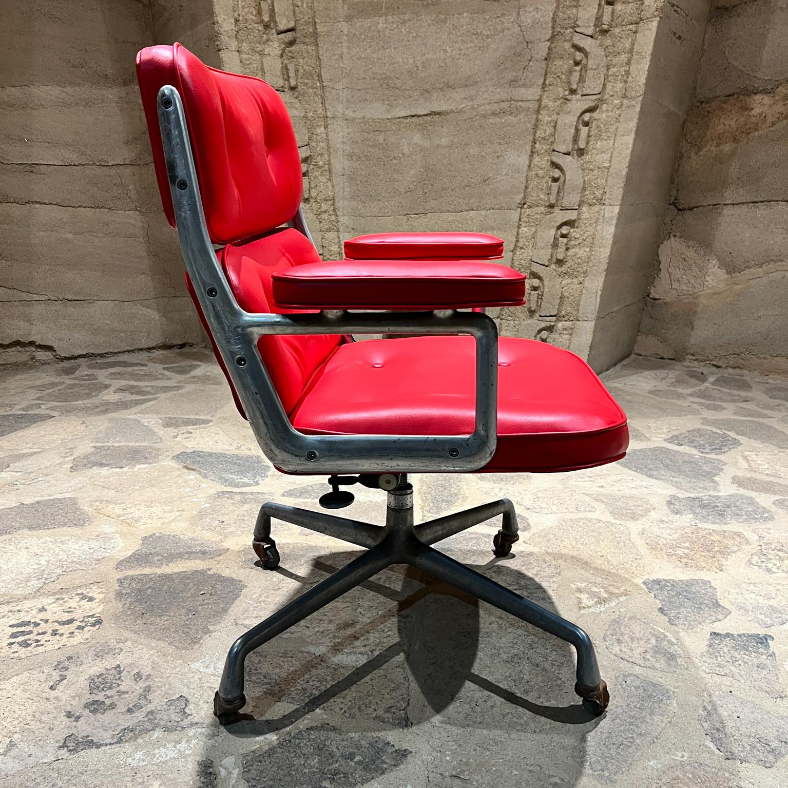 Años 70 Herman Miller Eames Rojo Time Life Silla de oficina ejecutiva Mid Century Mod en venta 4