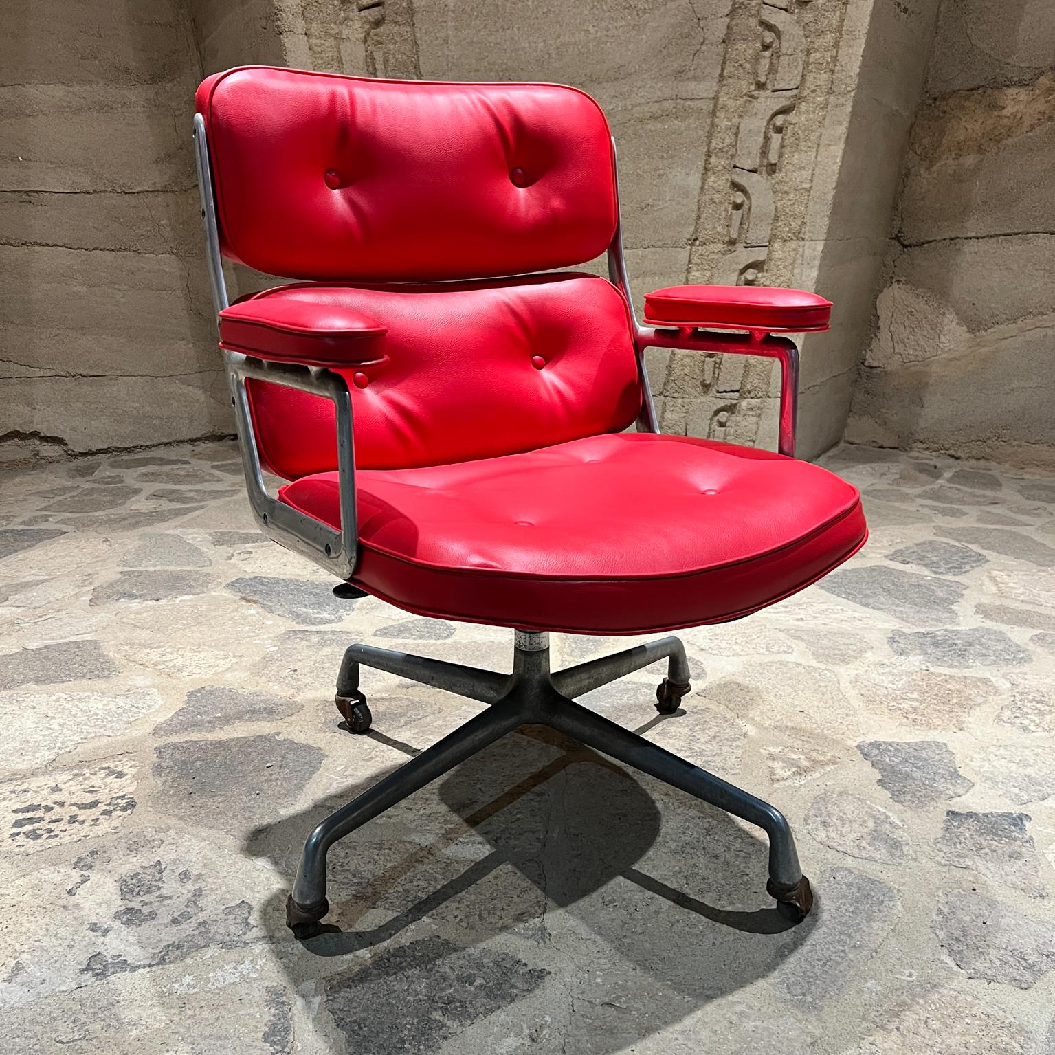 Años 70 Herman Miller Eames Rojo Time Life Silla de oficina ejecutiva Mid Century Mod en venta 5