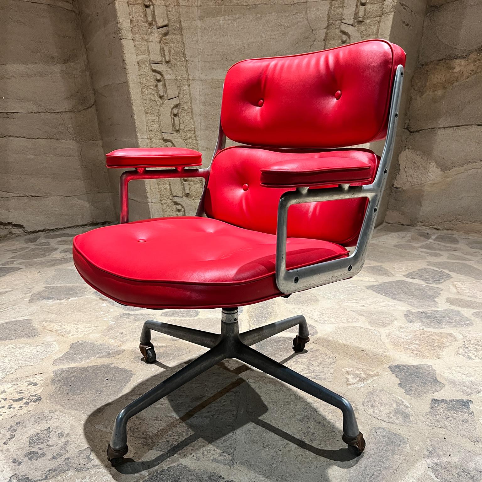 Años 70 Herman Miller Eames Rojo Time Life Silla de oficina ejecutiva Mid Century Mod Estadounidense en venta