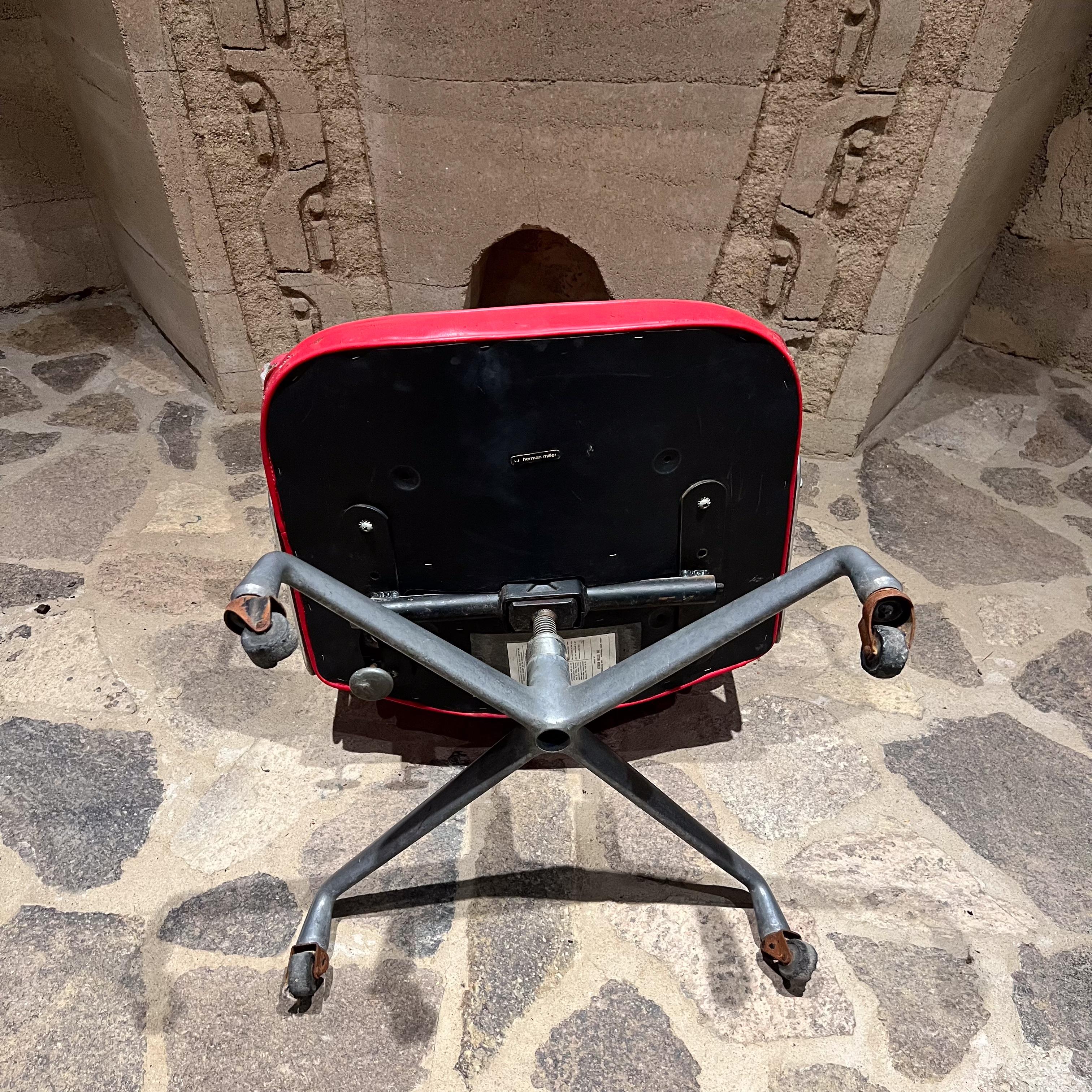 1970s Herman Miller Eames Red Time Life Executive Office Chair In Good Condition In Chula Vista, CA