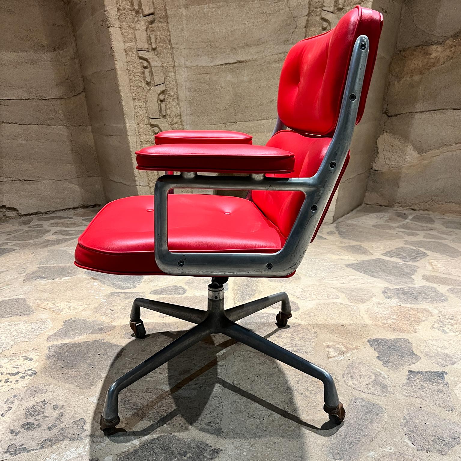 Años 70 Herman Miller Eames Rojo Time Life Silla de oficina ejecutiva Mid Century Mod en Bueno estado para la venta en Chula Vista, CA