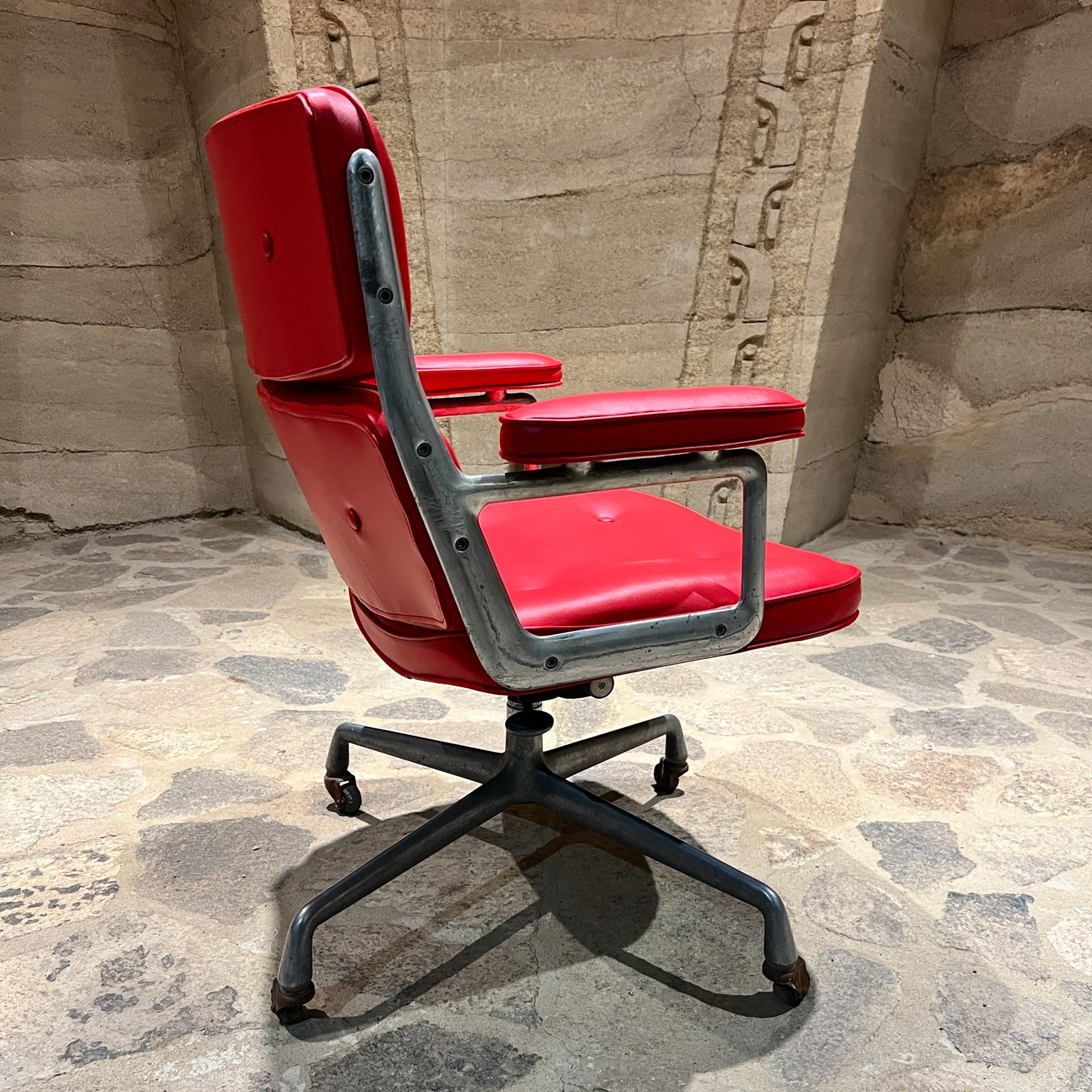 Años 70 Herman Miller Eames Rojo Time Life Silla de oficina ejecutiva Mid Century Mod en venta 1