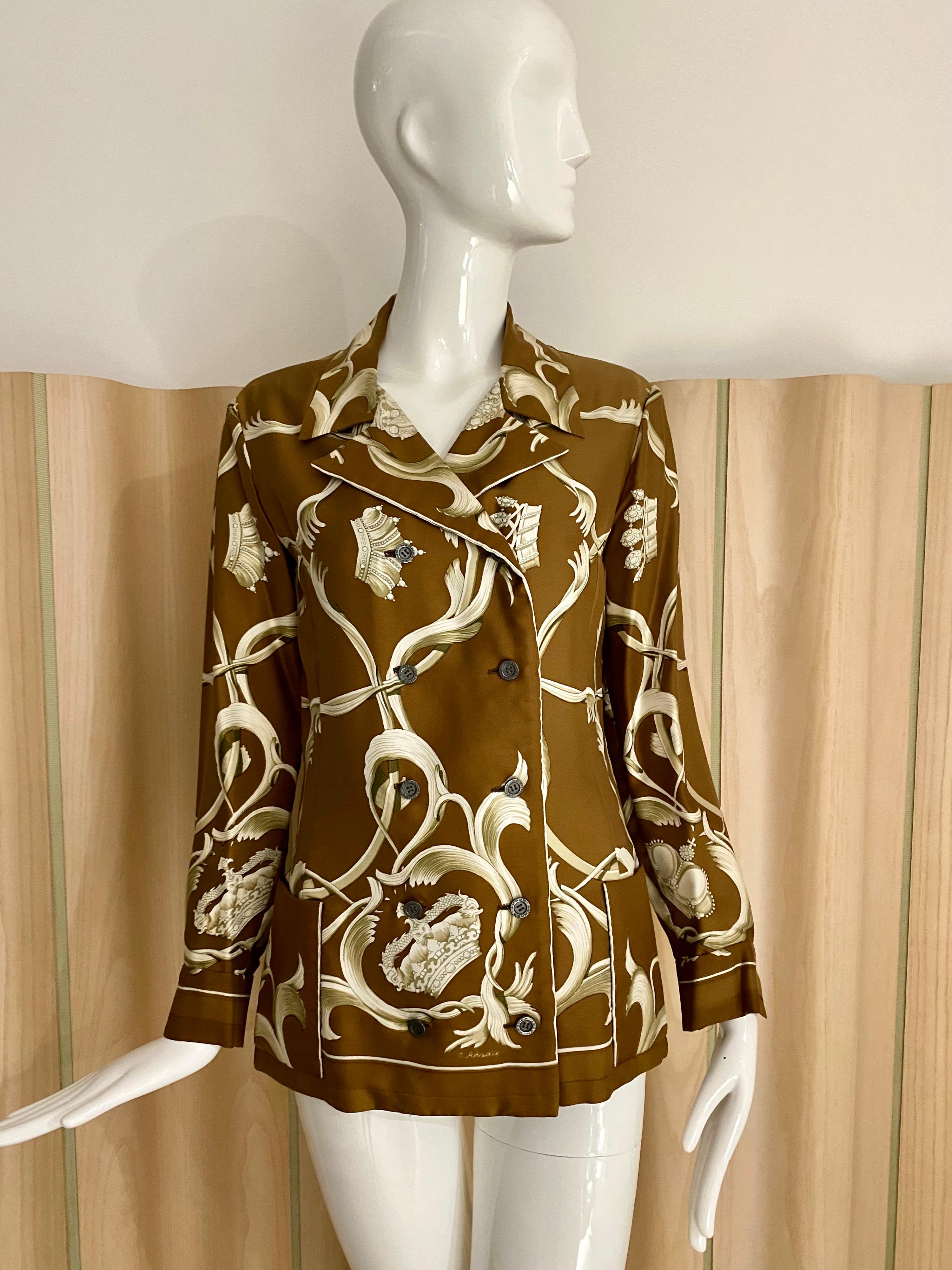 1970s Chic HERMES Silk Jacket/ Blazer silk print in Brown and creme. label : HERMES Sport
Fit size Small / US 2/4