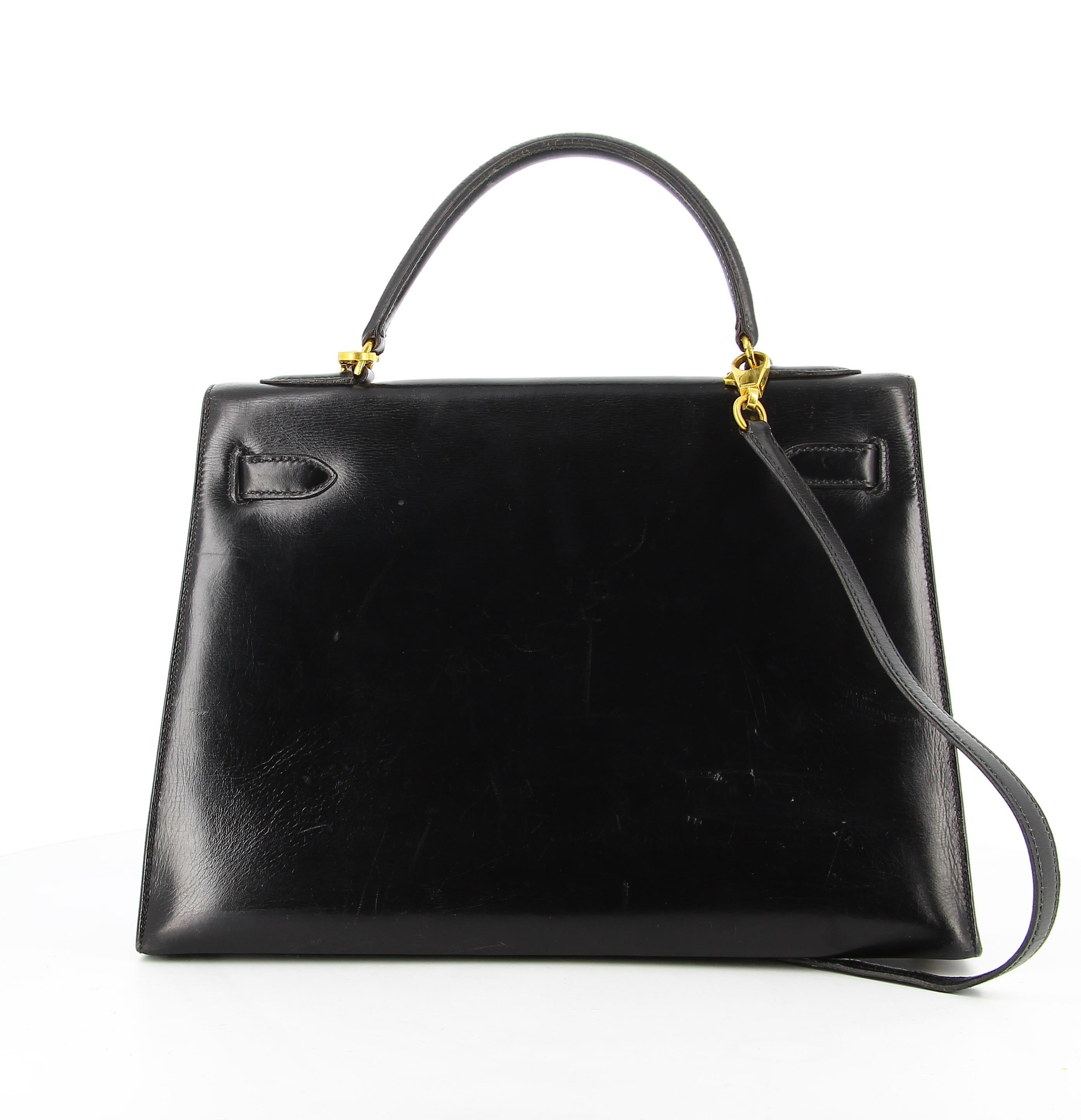 1970's Hermes Kelly Bag in Black Box Leather
Good condition, has slight traces of wear appeared with time (scratches, light cracking in the handle, clochette is missing)
This Hermes Kelly bag, smooth black leather, light cracks in the handles and