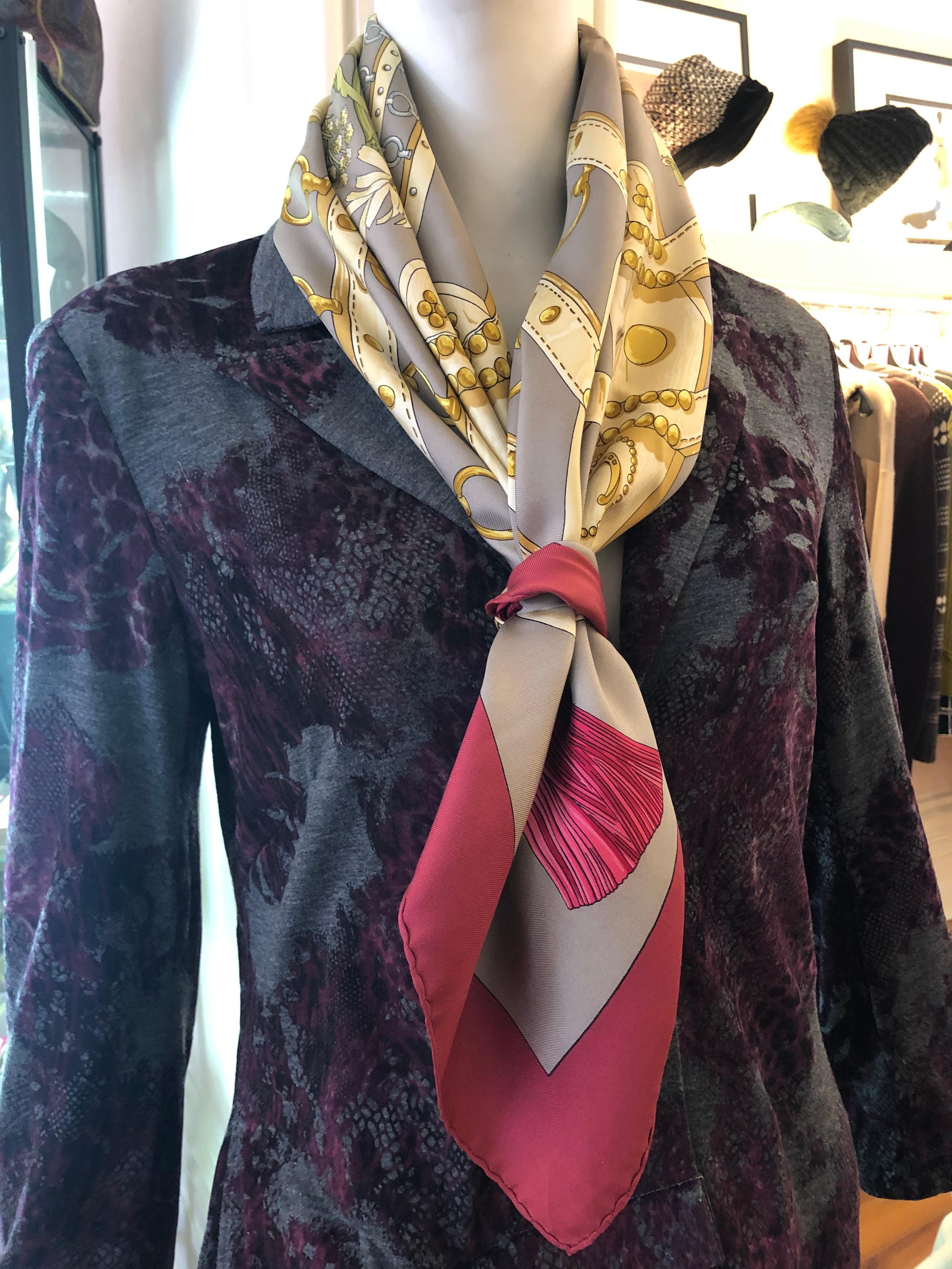 Designed by Cathy Latham in the 1970s, this beautiful silk scarf features floral/garden graphics. The scarf is 35