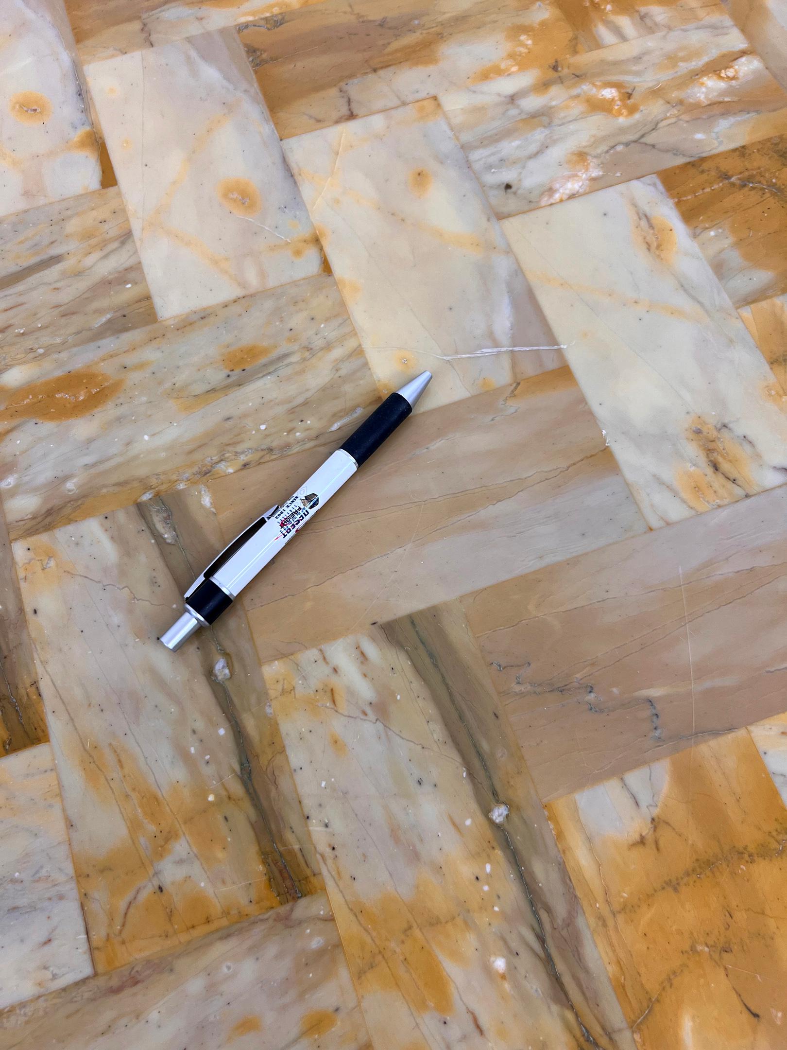 1970's Herringbone Onyx Pedestal Coffee Table For Sale 3