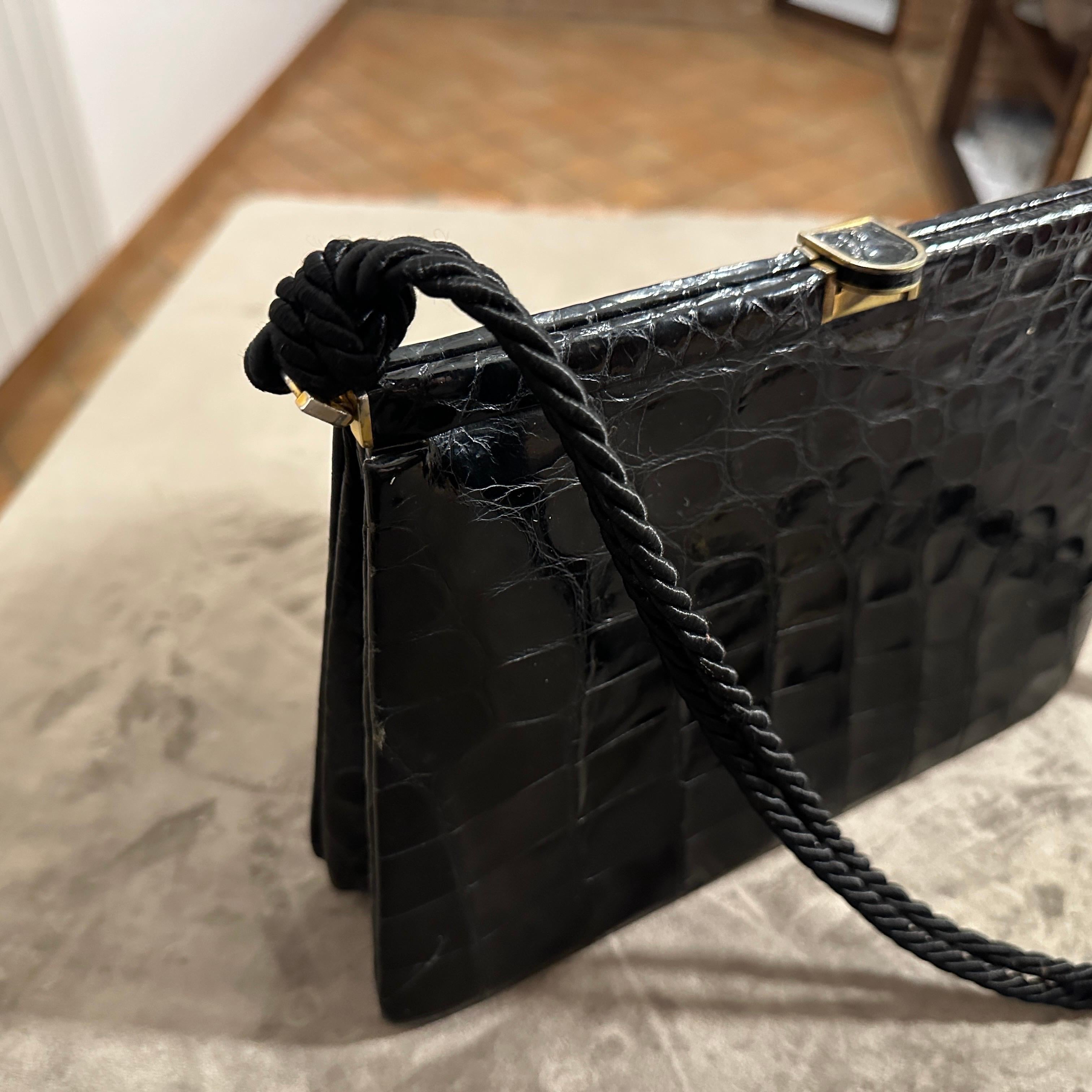 Borsa a tracolla italiana anni '70 in pelle nera e corda di alta qualità in vendita 7