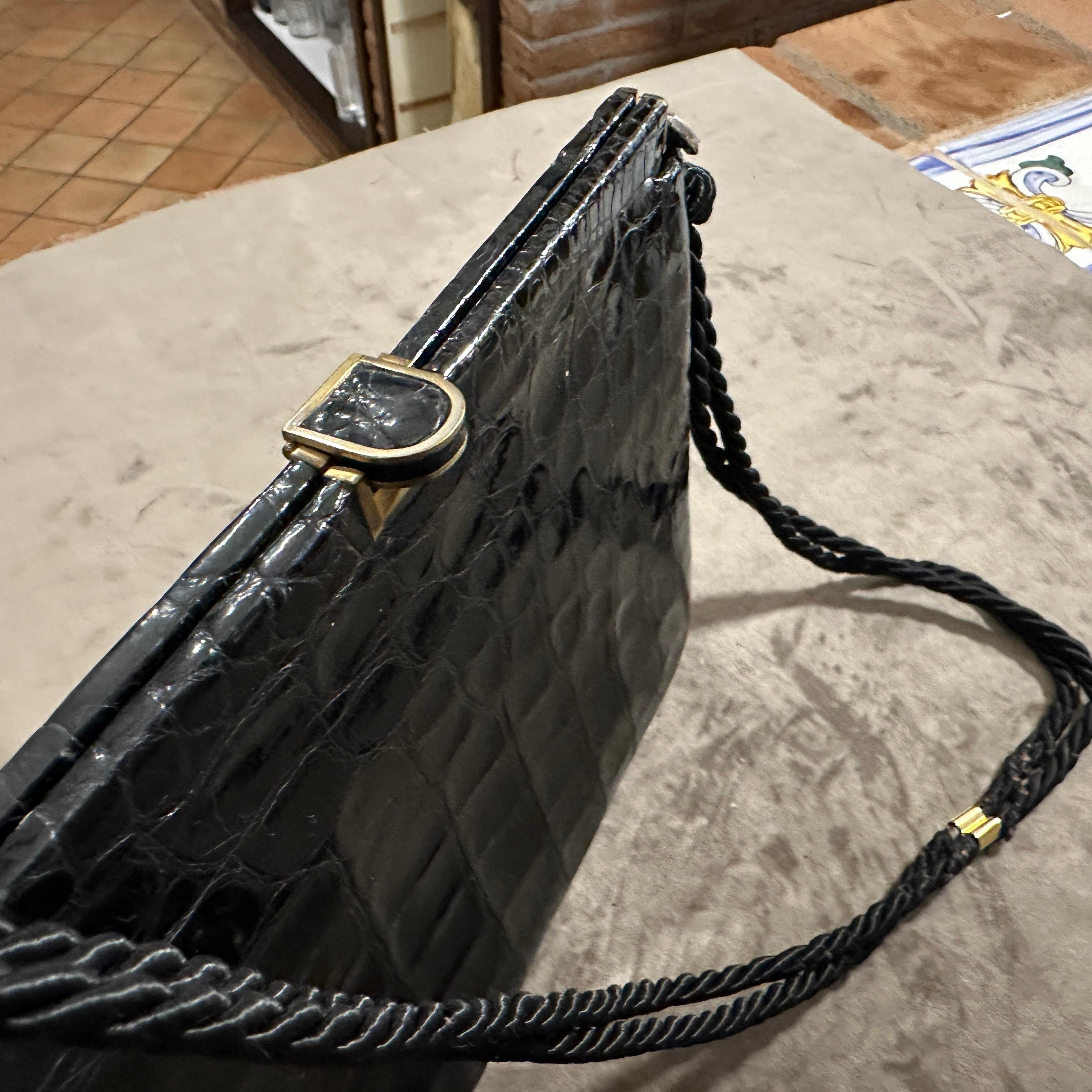 Borsa a tracolla italiana anni '70 in pelle nera e corda di alta qualità in vendita 3