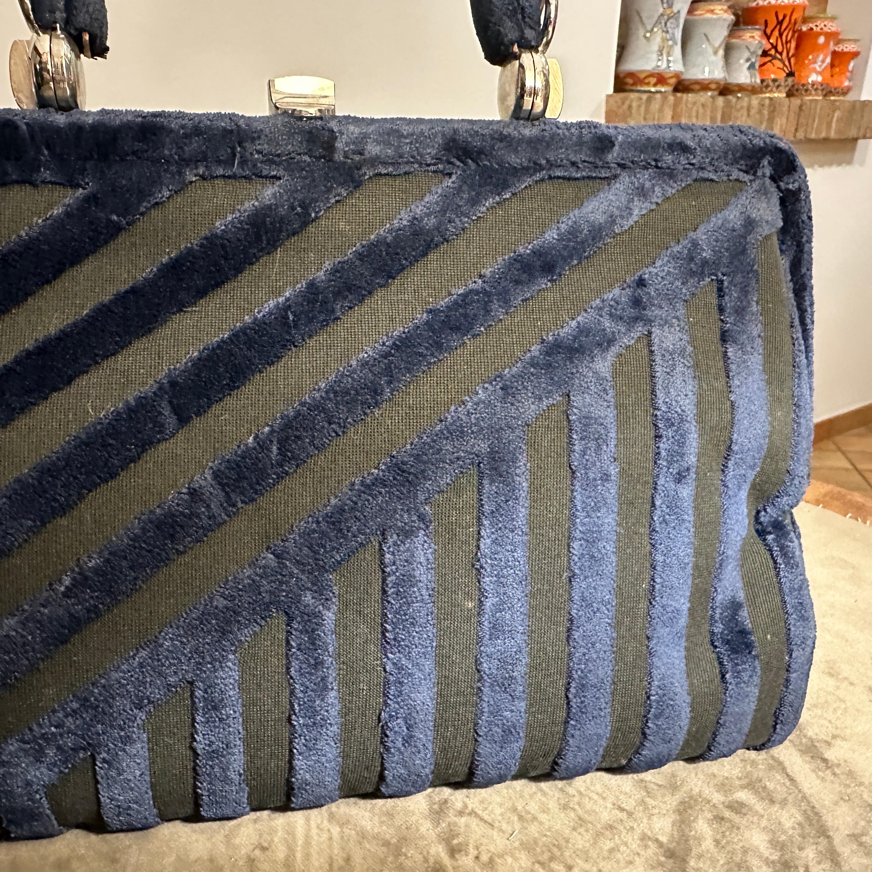Sac à main italien de haute qualité en velours bleu des années 1970 par Nieri e Argenti en vente 5