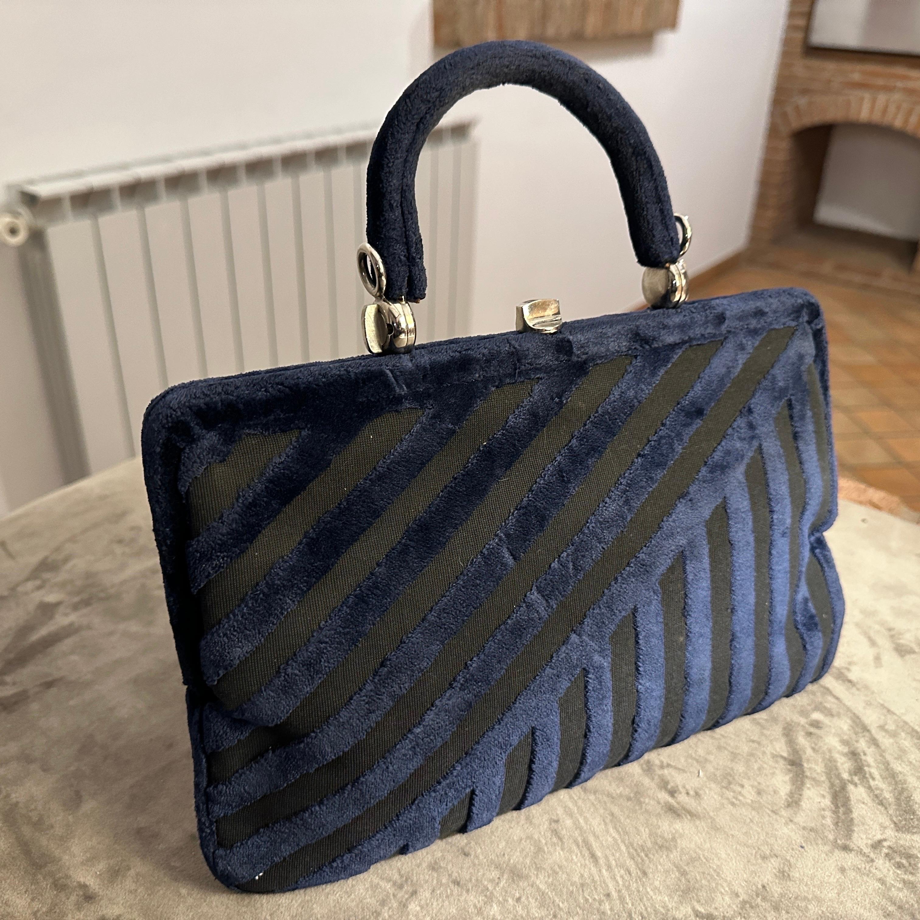 Sac à main italien de haute qualité en velours bleu des années 1970 par Nieri e Argenti en vente 6