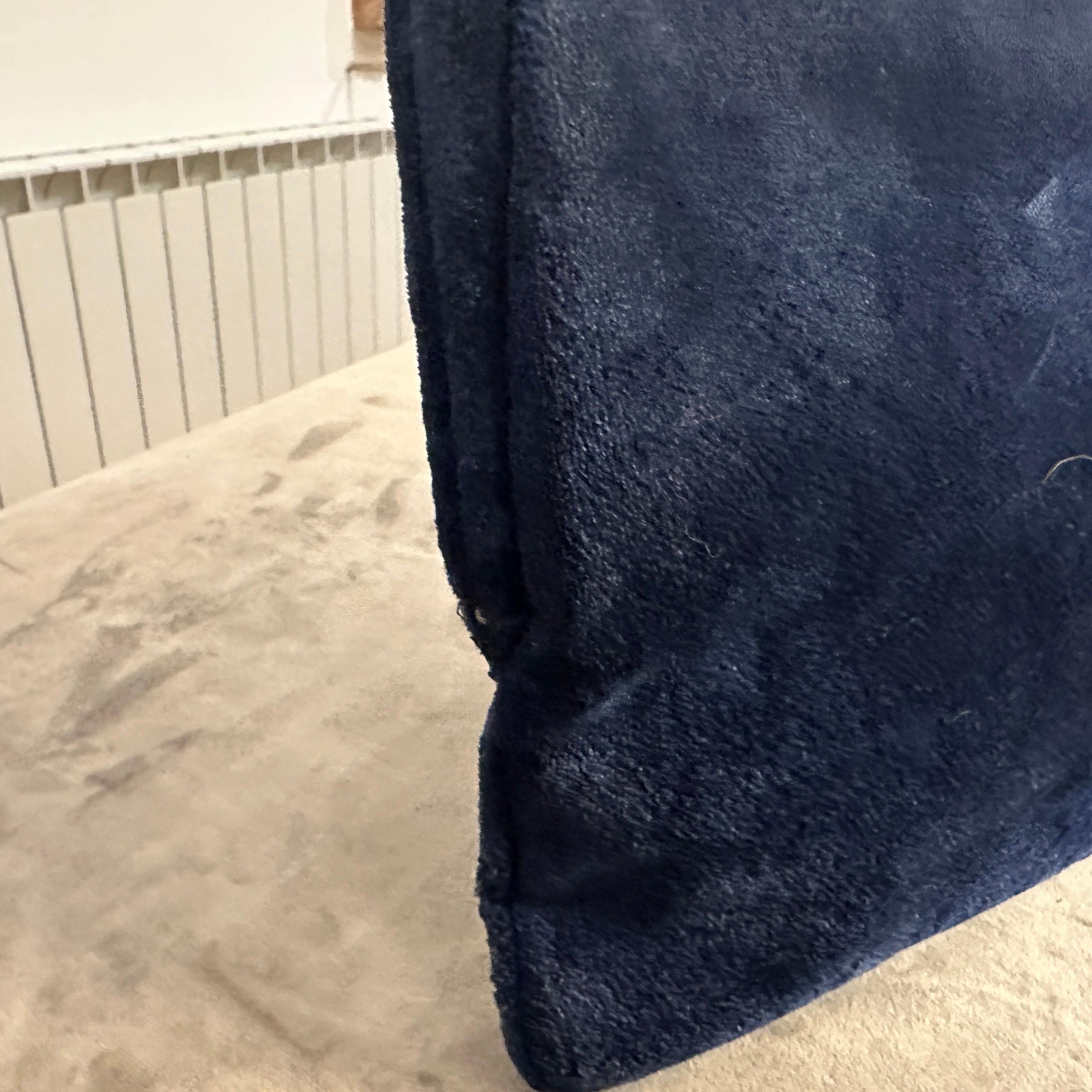 Sac à main italien de haute qualité en velours bleu des années 1970 par Nieri e Argenti Unisexe en vente