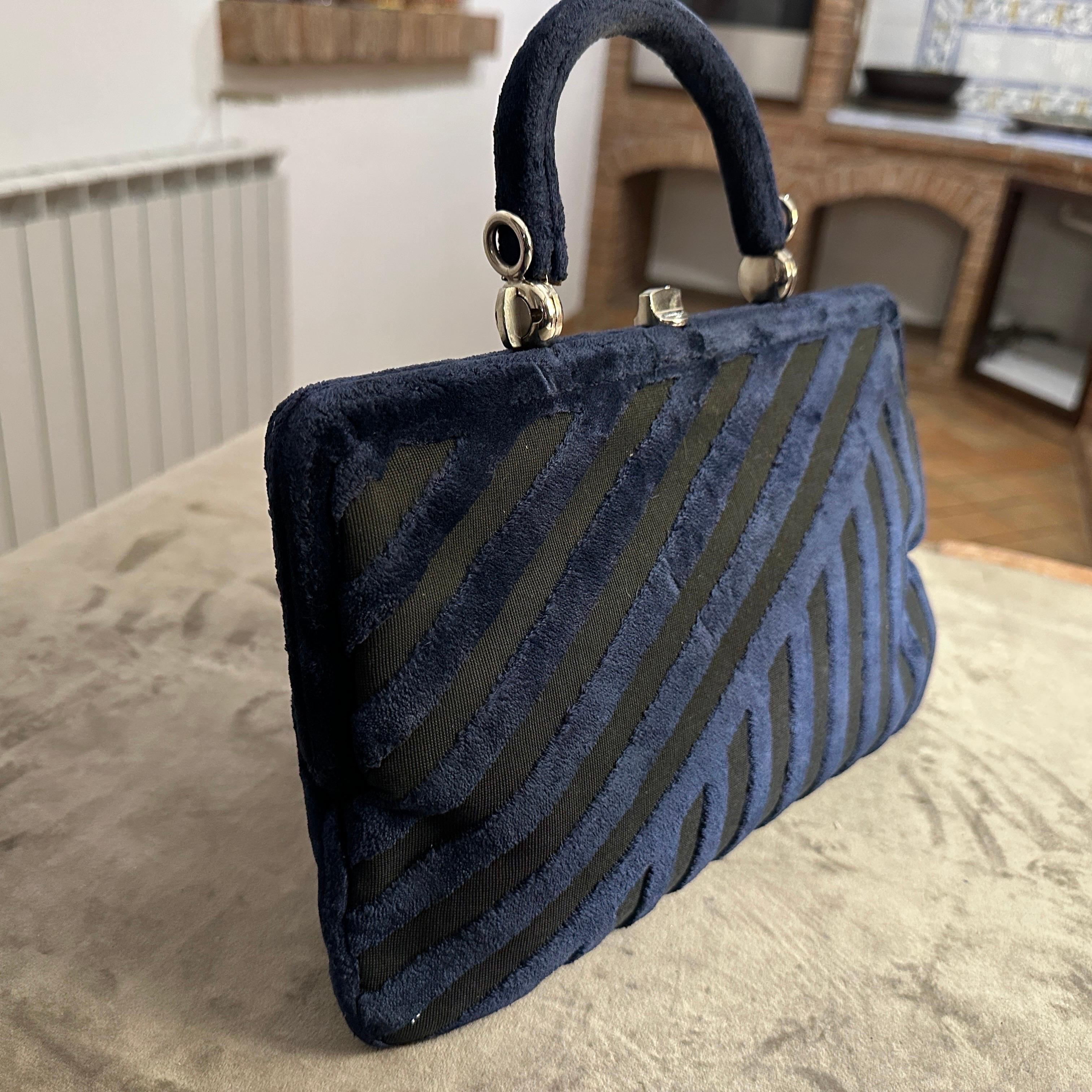 Sac à main italien de haute qualité en velours bleu des années 1970 par Nieri e Argenti en vente 4