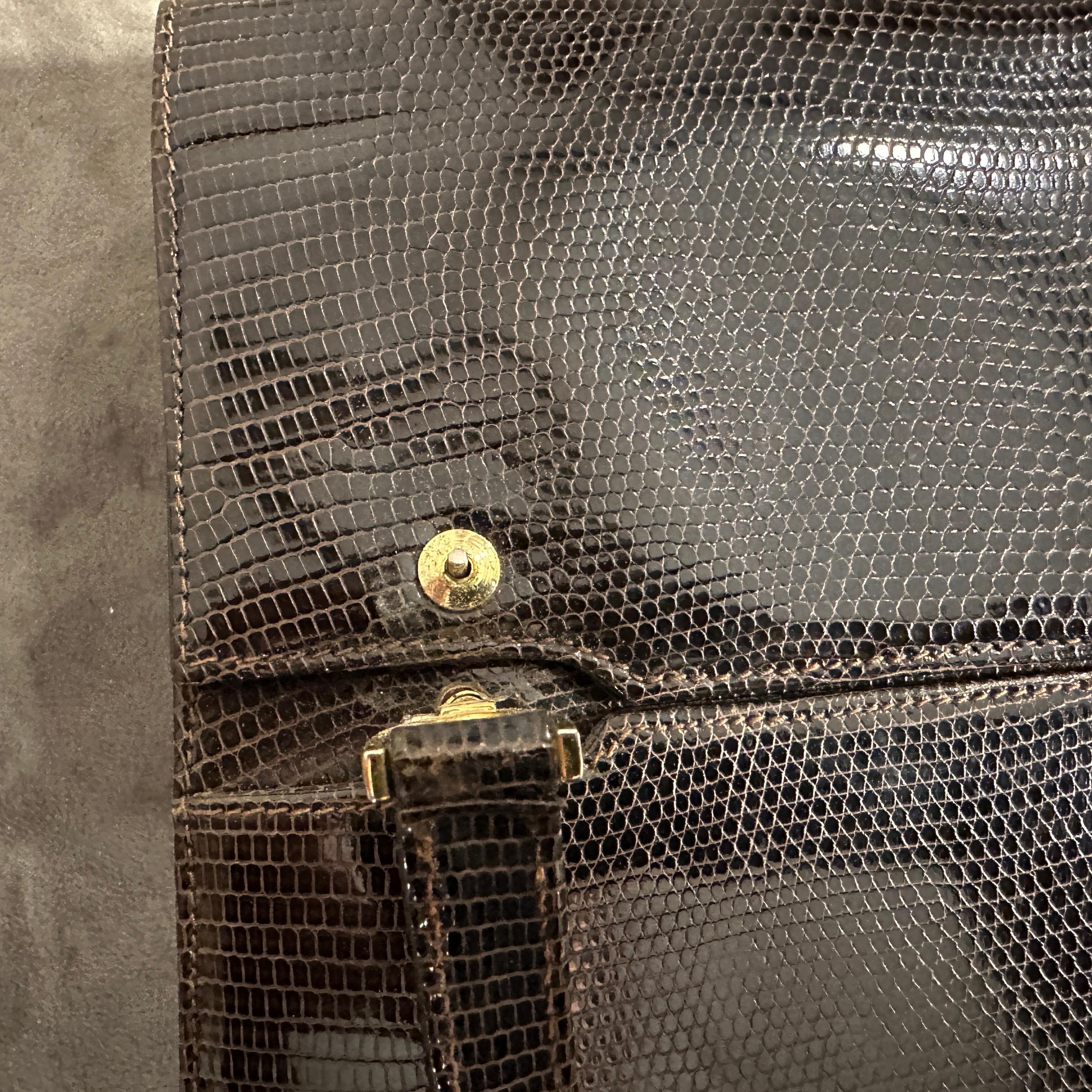 Bolso italiano de mano de cuero marrón y latón de alta calidad de los años 70 en venta 5