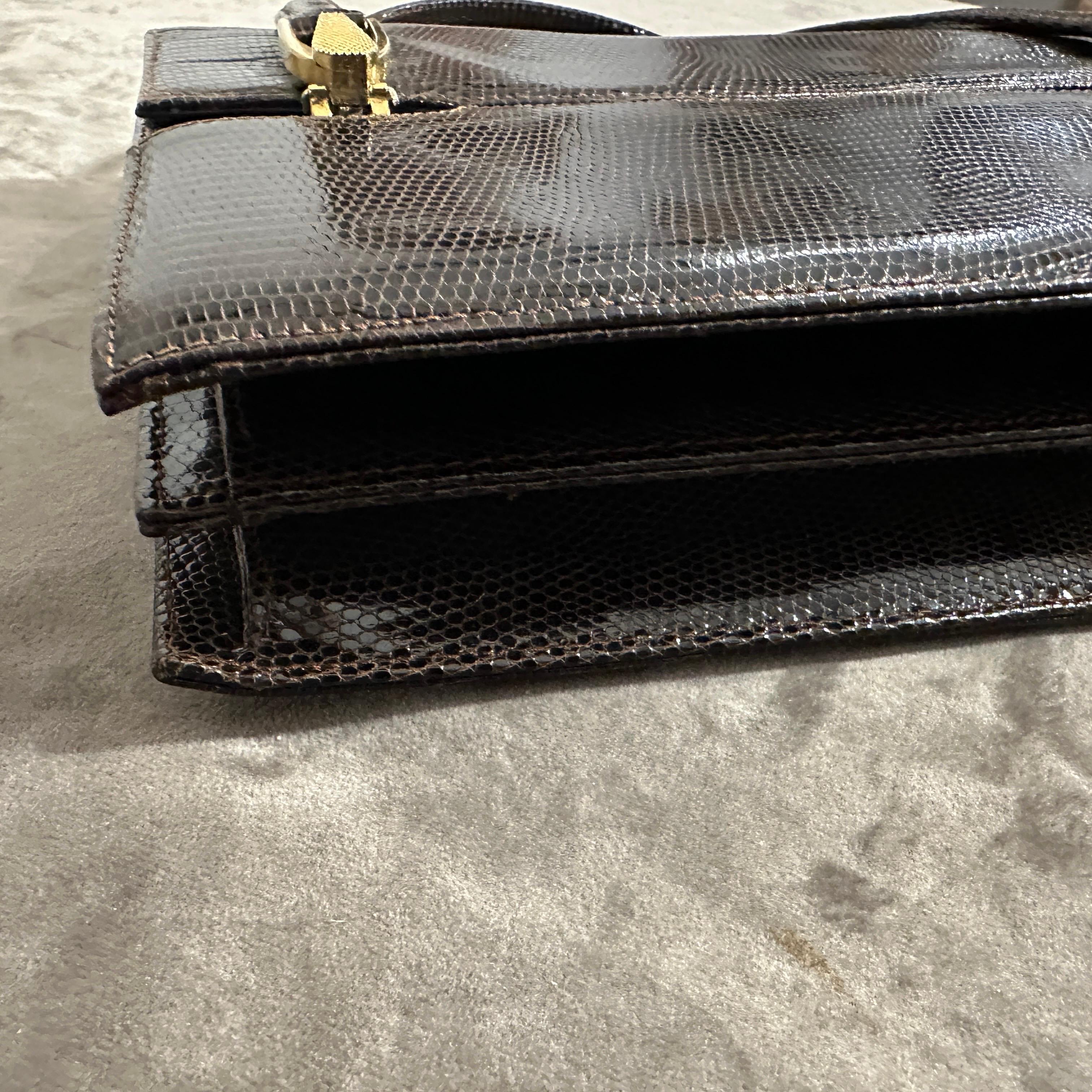 Bolso italiano de mano de cuero marrón y latón de alta calidad de los años 70 en venta 6