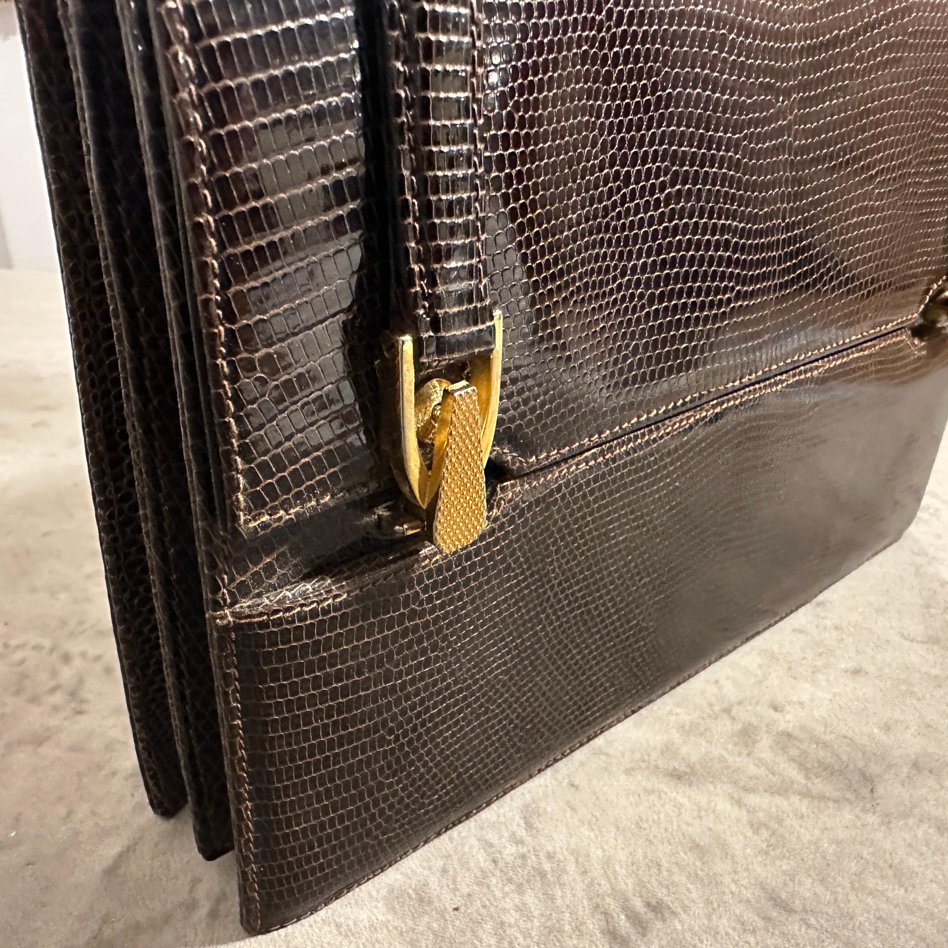 Bolso italiano de mano de cuero marrón y latón de alta calidad de los años 70 en venta 11