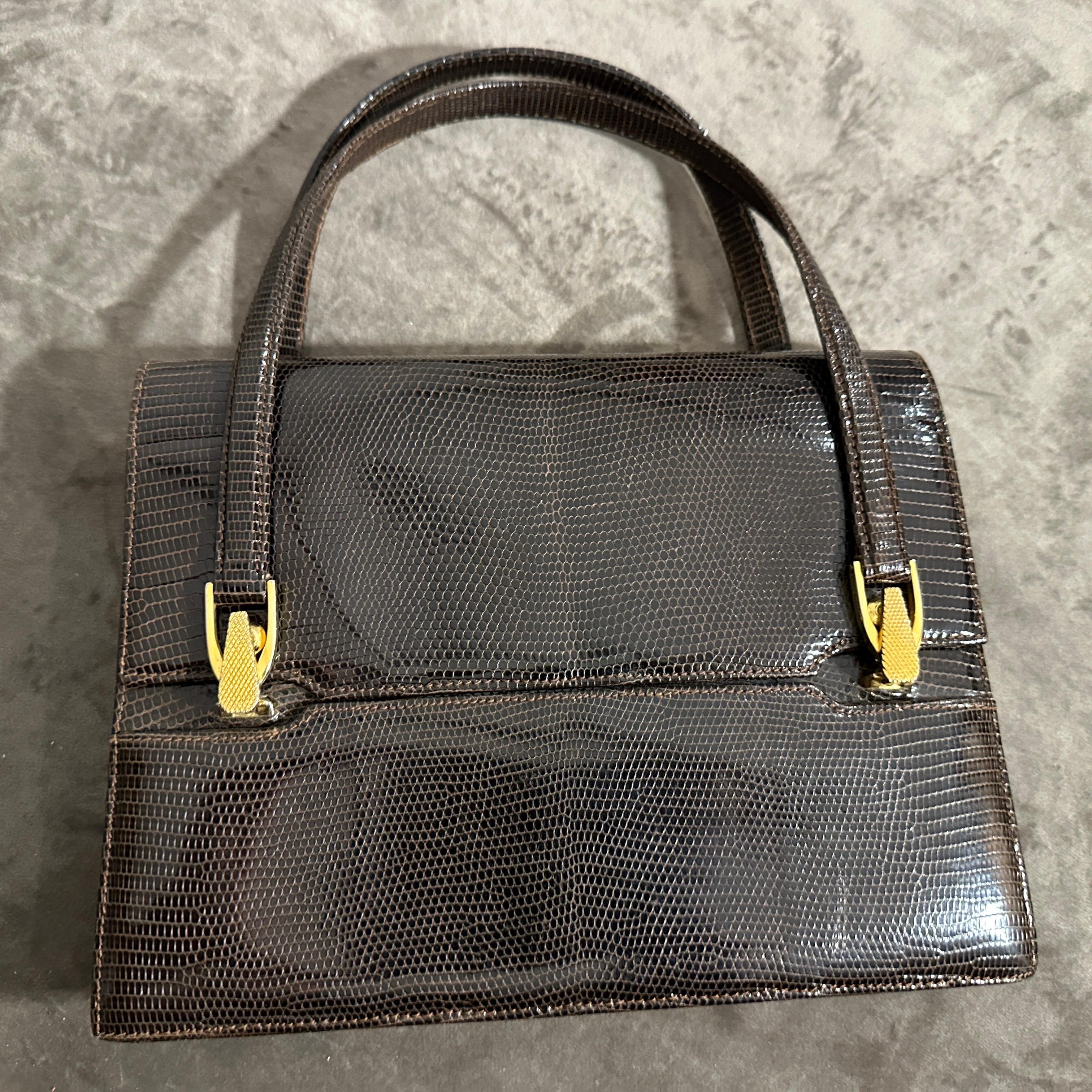 De las mujeres Bolso italiano de mano de cuero marrón y latón de alta calidad de los años 70 en venta