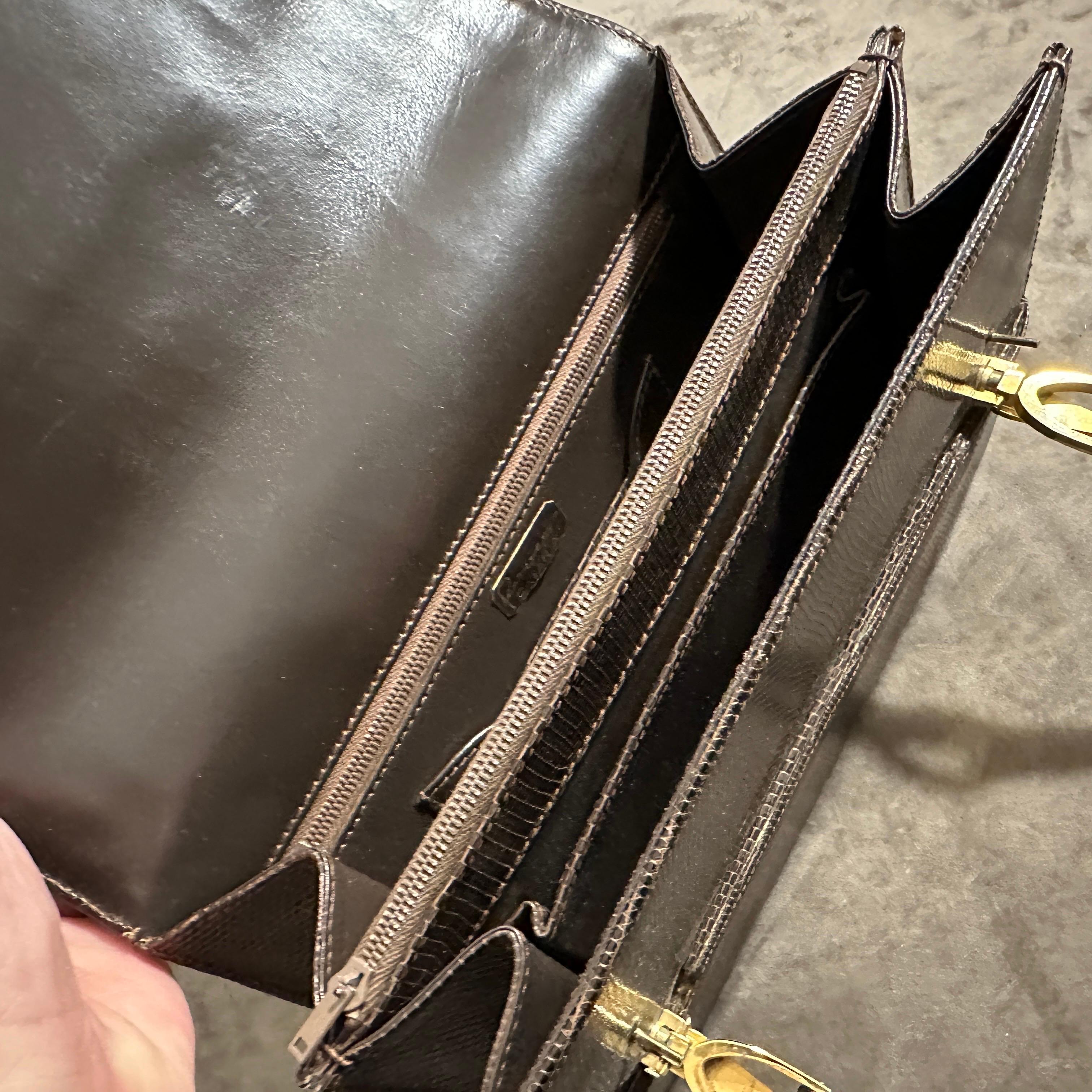 Bolso italiano de mano de cuero marrón y latón de alta calidad de los años 70 en venta 2