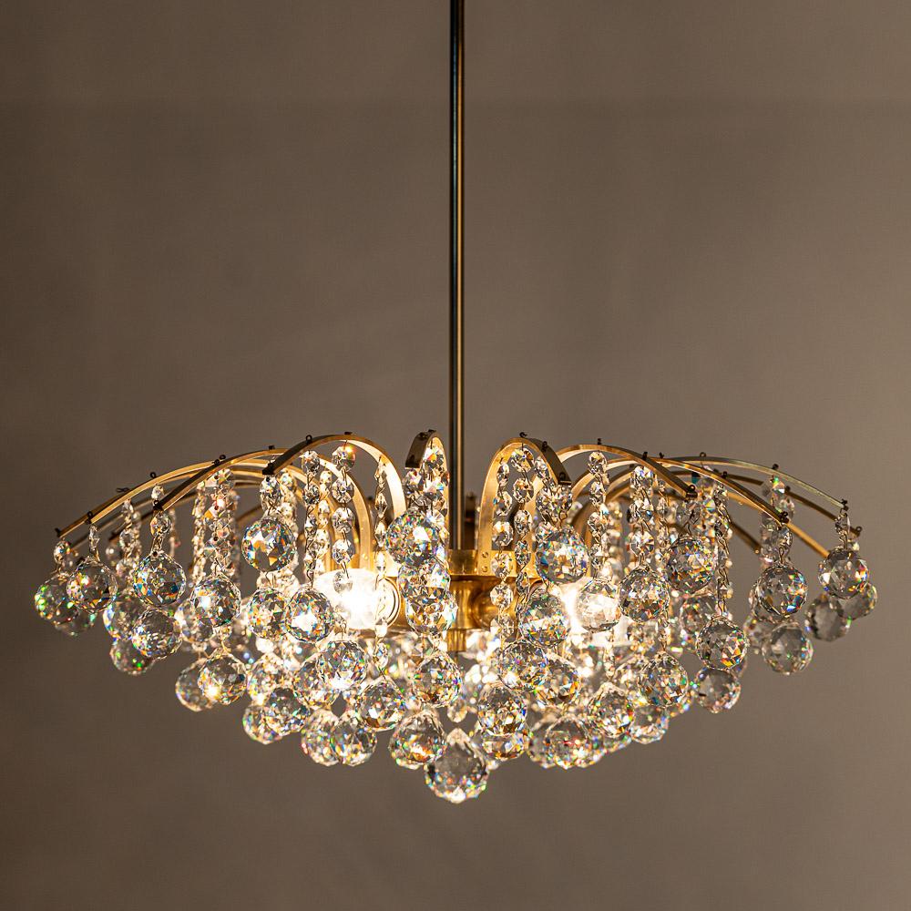 1970s High Quality Crystal Chandelier Attributed to Palwa For Sale 5