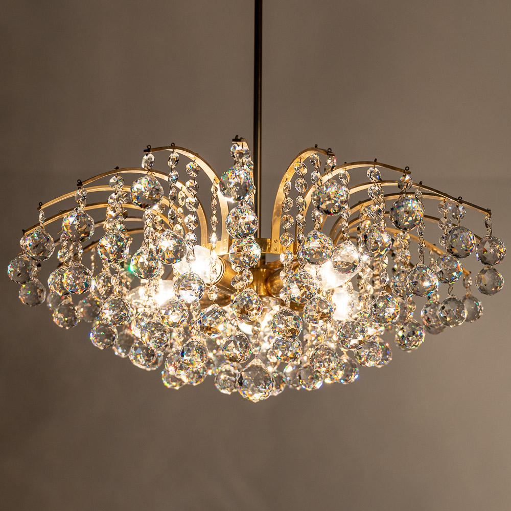 1970s High Quality Crystal Chandelier Attributed to Palwa For Sale 8