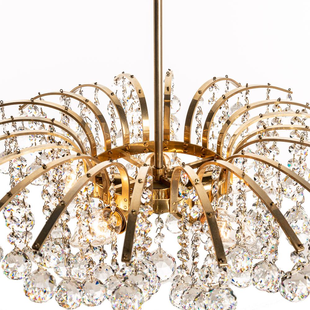 1970s High Quality Crystal Chandelier Attributed to Palwa For Sale 4