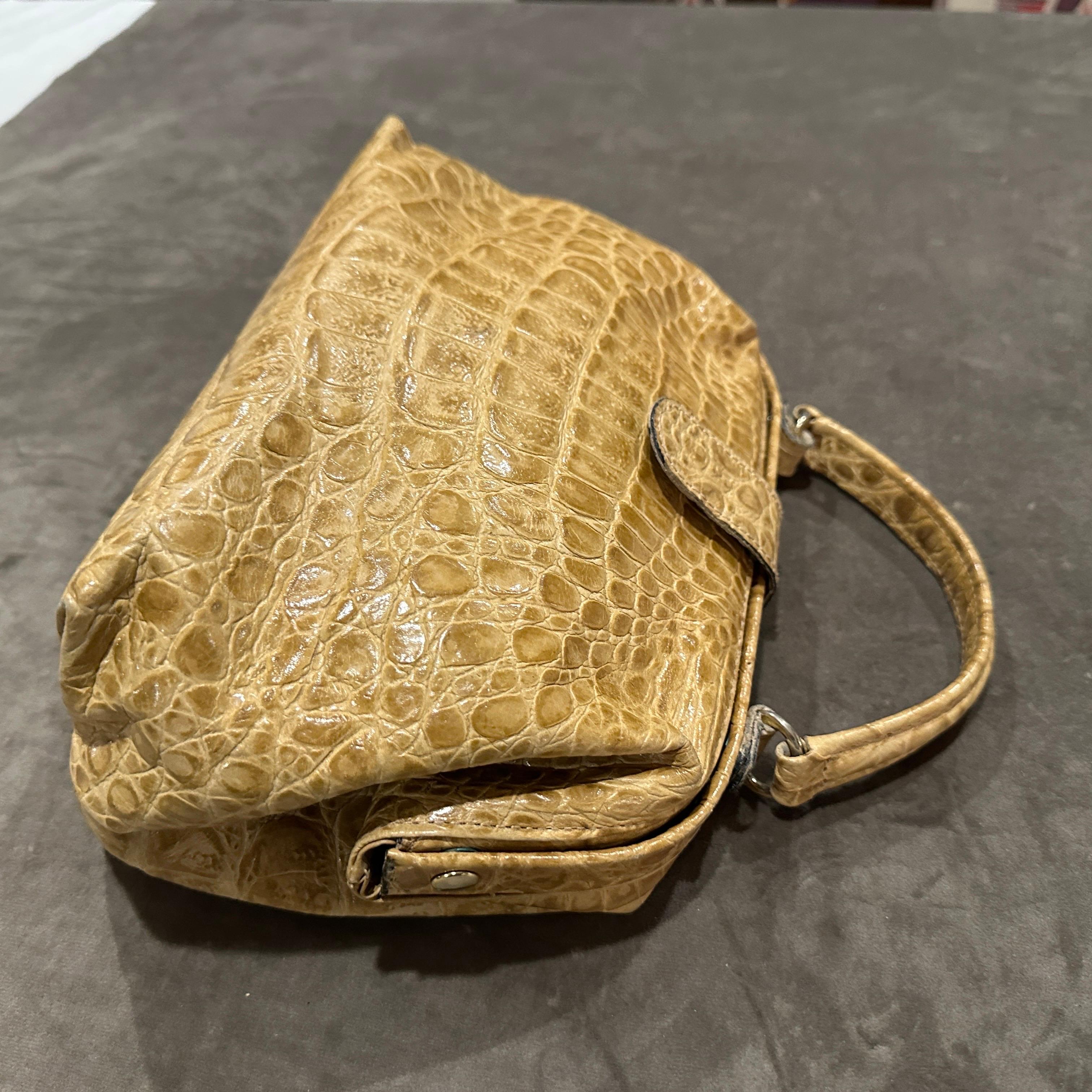 1970s High Quality Light B<rown Leather Italian Top Handle Bag For Sale 7