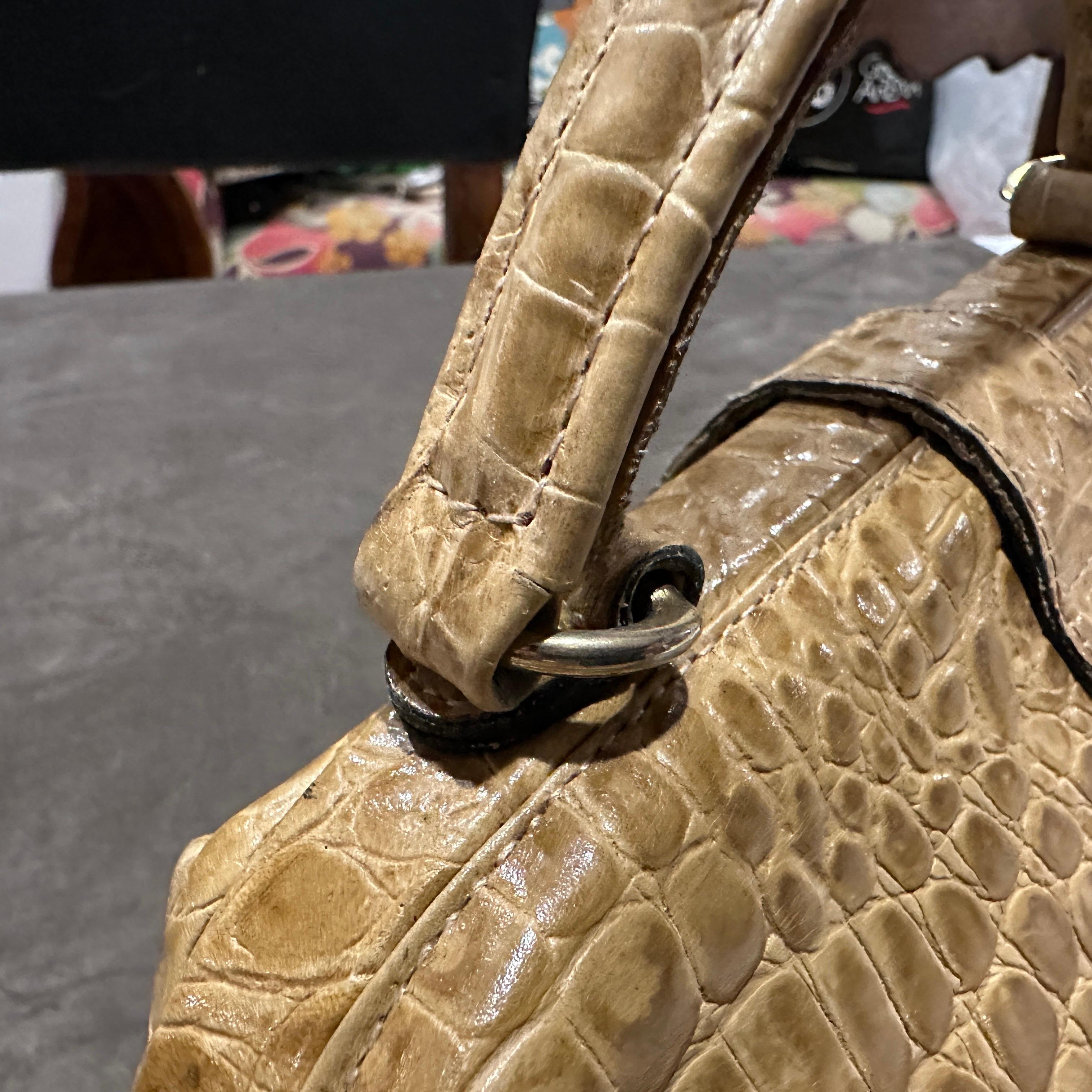 1970s High Quality Light B<rown Leather Italian Top Handle Bag For Sale 10