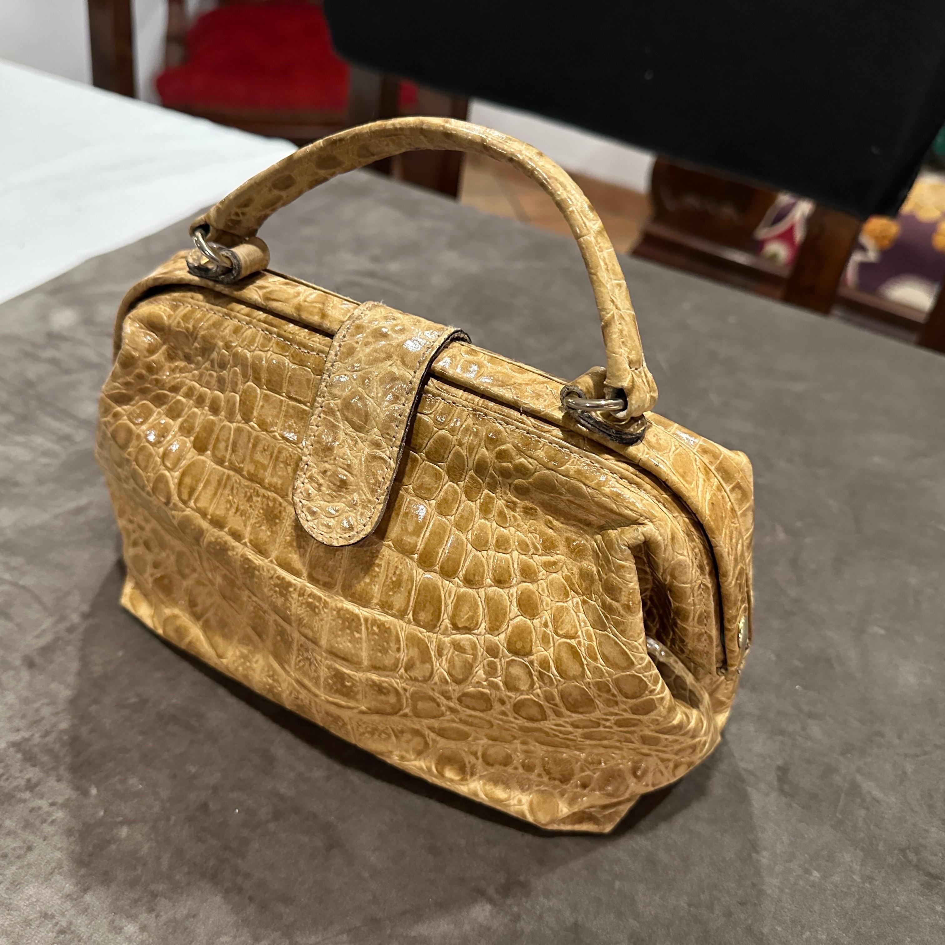 Women's 1970s High Quality Light B<rown Leather Italian Top Handle Bag For Sale