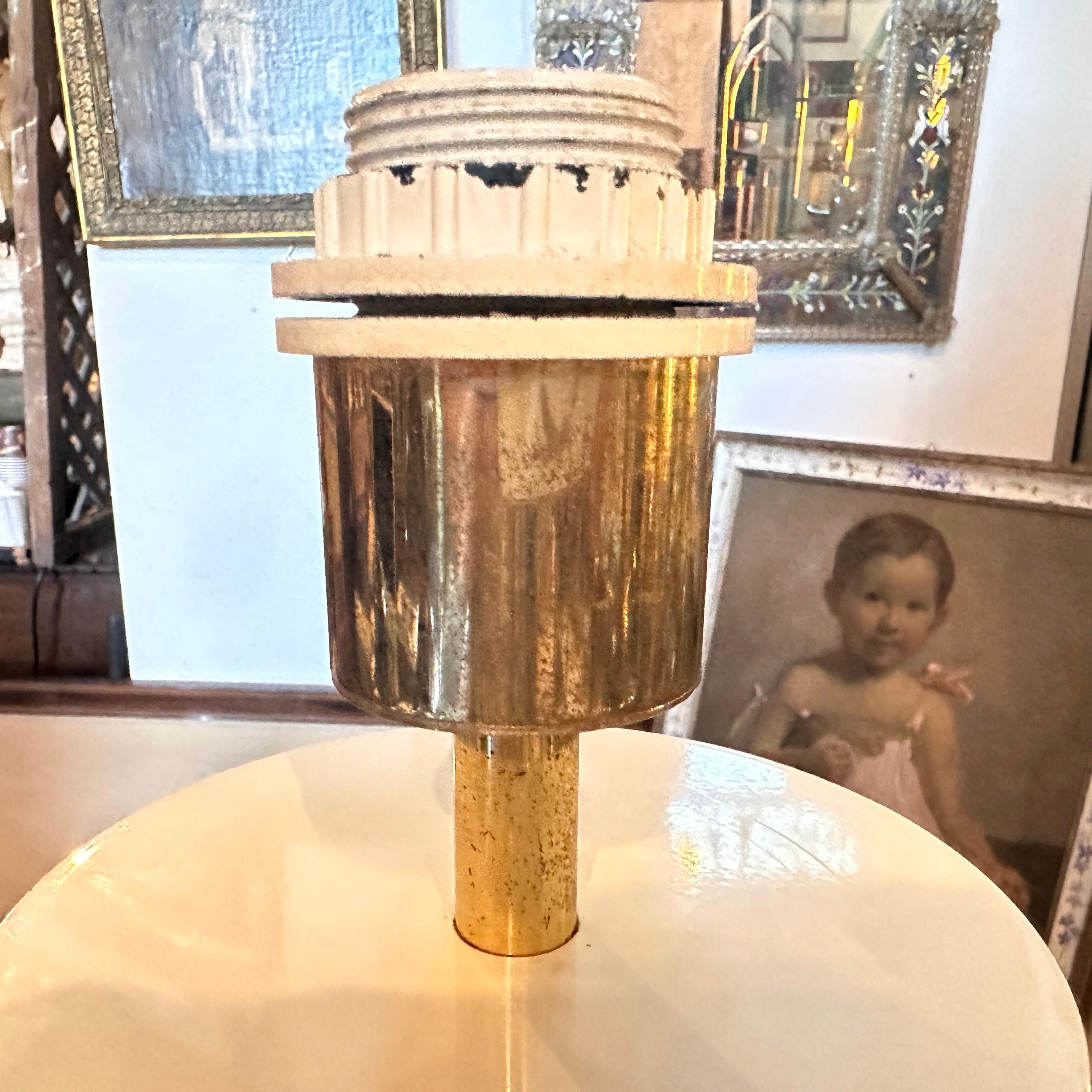 1970s High Quality Mid-Century  Ivory and Gold Painted Metal Italian Table Lamp For Sale 5