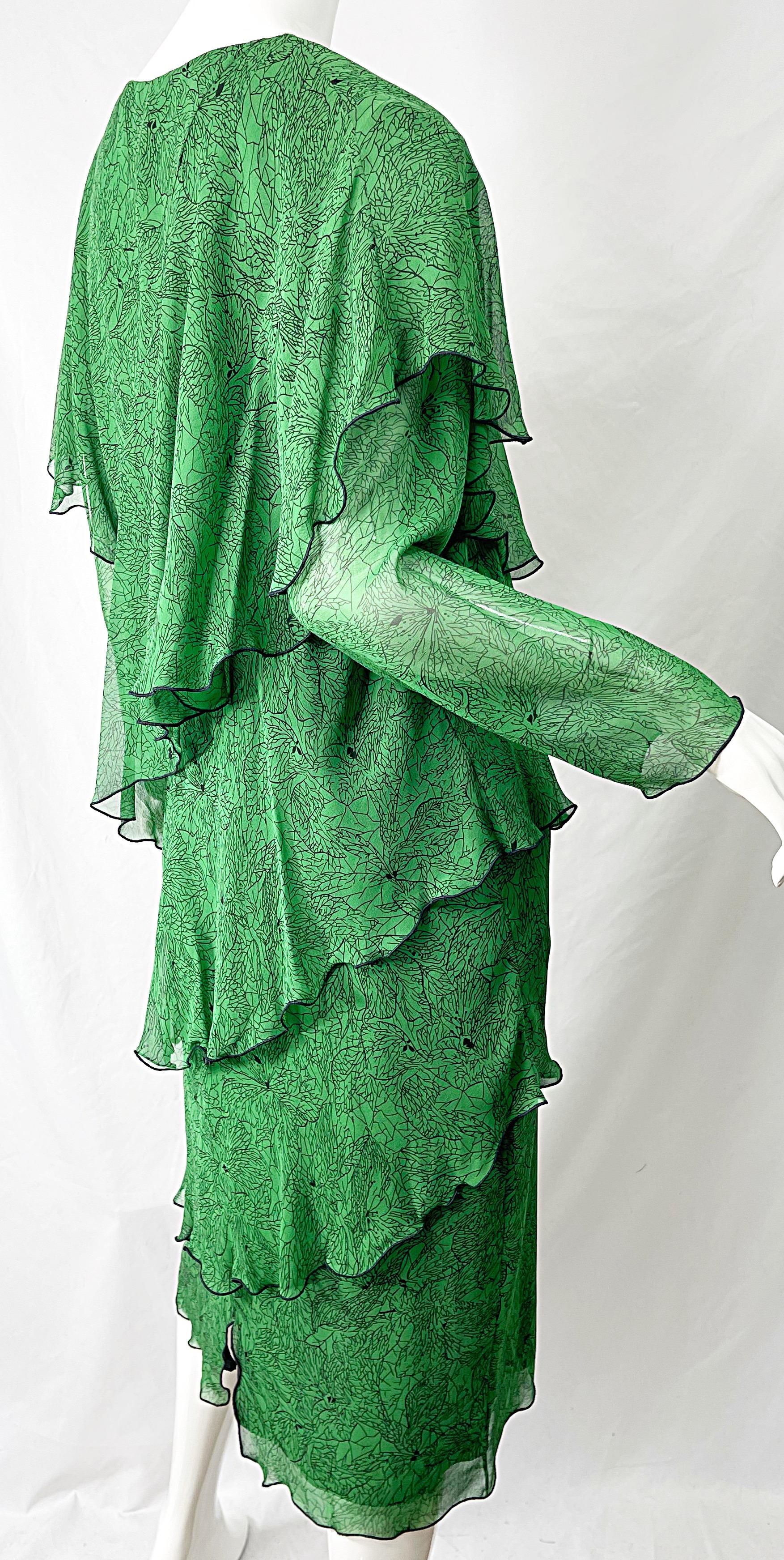1970s Holly’s Harp Green Leaf Print Silk Chiffon Tiered Vintage 70s Dress For Sale 3