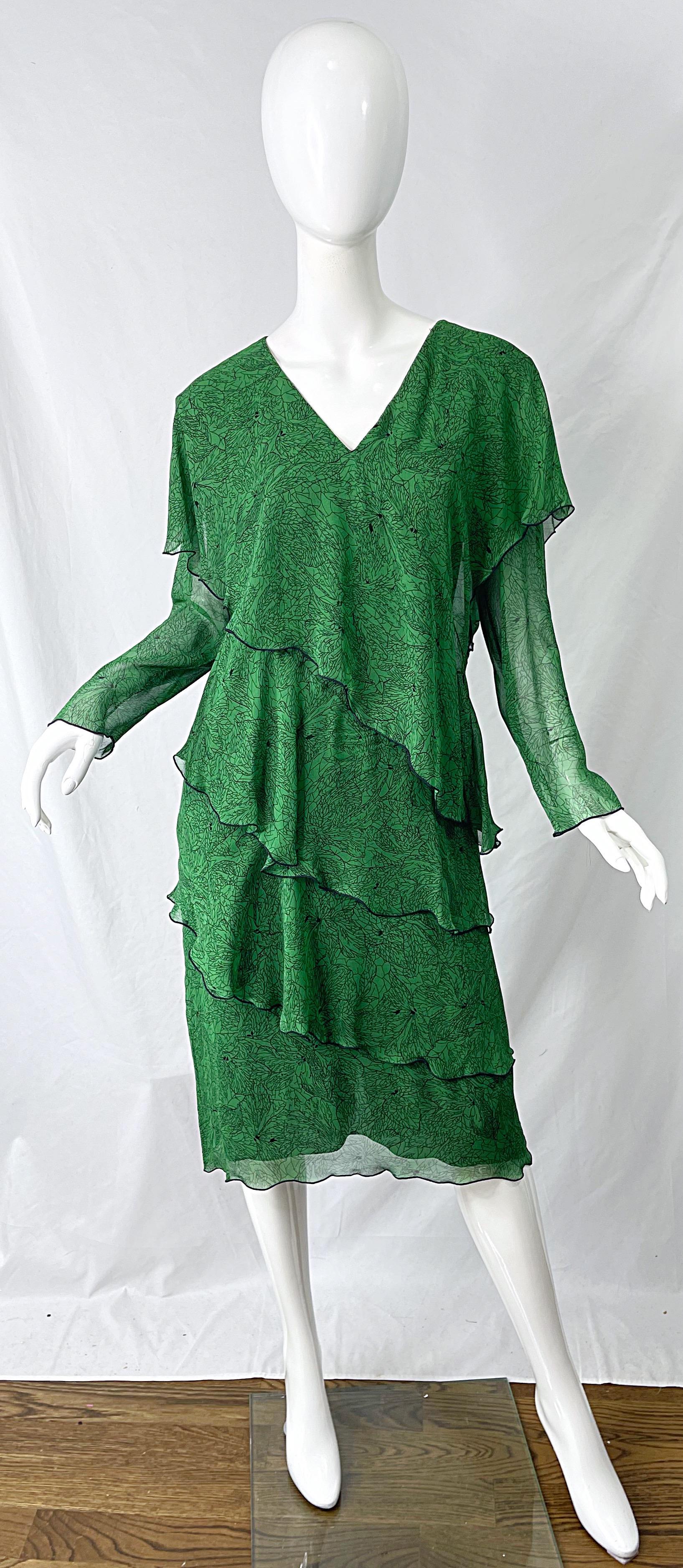1970s Holly’s Harp Green Leaf Print Silk Chiffon Tiered Vintage 70s Dress For Sale 8
