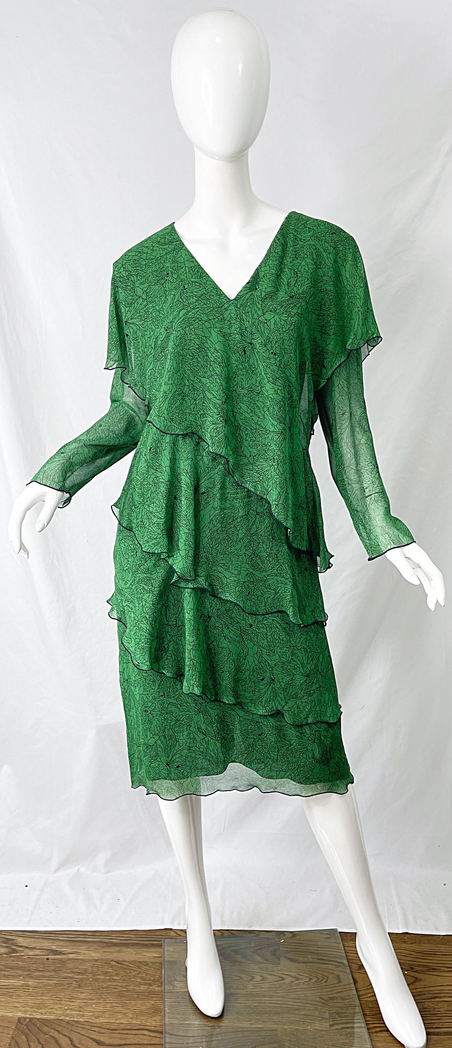 Beautiful late 1970s HOLLY’S HARP green silk chiffon long sleeve tiered leaf print dress ! Original owner purchased this rare gem from Holly’s store in Los Angeles Sunset Plaza. Black leaf motifs printed throughout. Simply slips over the head.