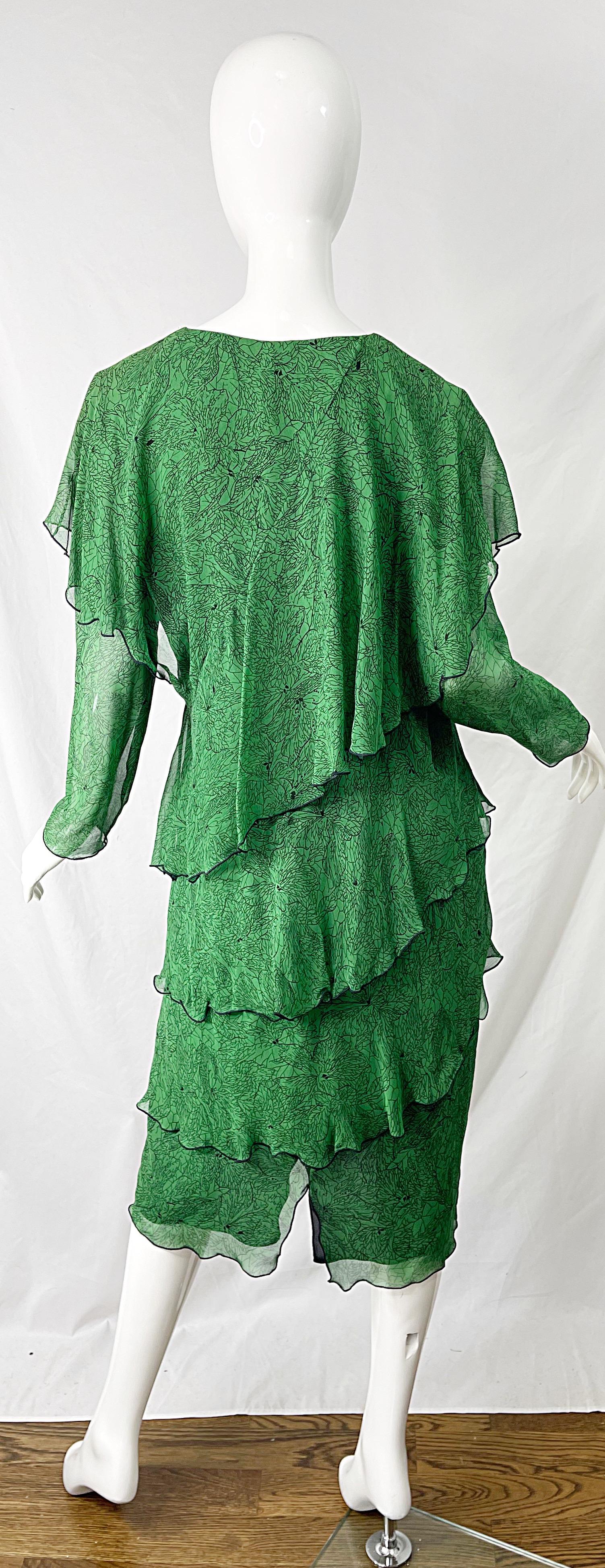 1970s Holly’s Harp Green Leaf Print Silk Chiffon Tiered Vintage 70s Dress In Excellent Condition For Sale In San Diego, CA
