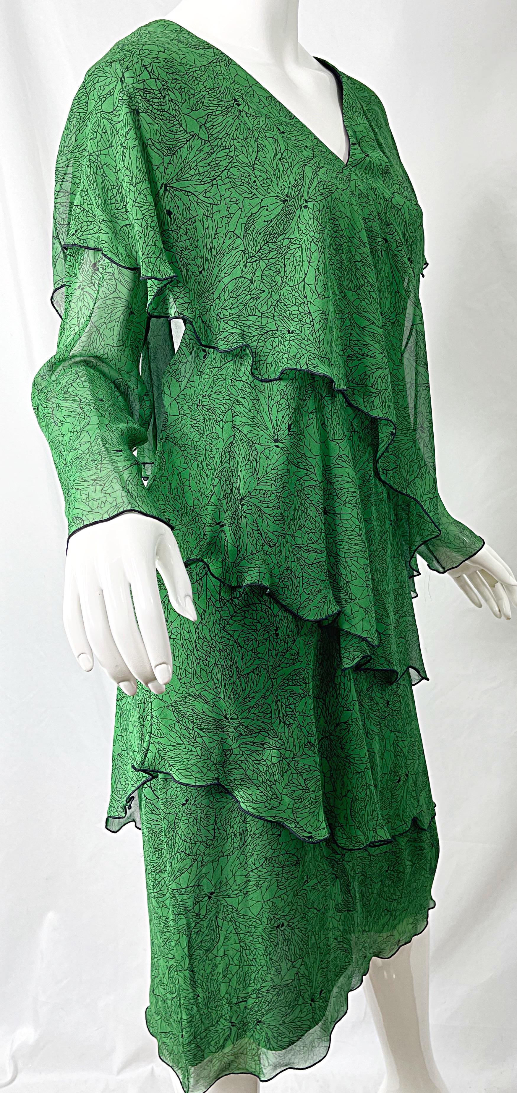 Women's 1970s Holly’s Harp Green Leaf Print Silk Chiffon Tiered Vintage 70s Dress For Sale