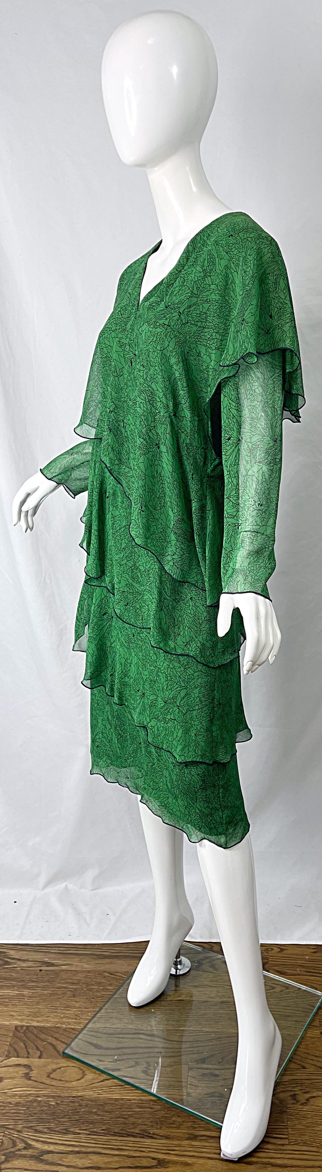 1970s Holly’s Harp Green Leaf Print Silk Chiffon Tiered Vintage 70s Dress For Sale 1