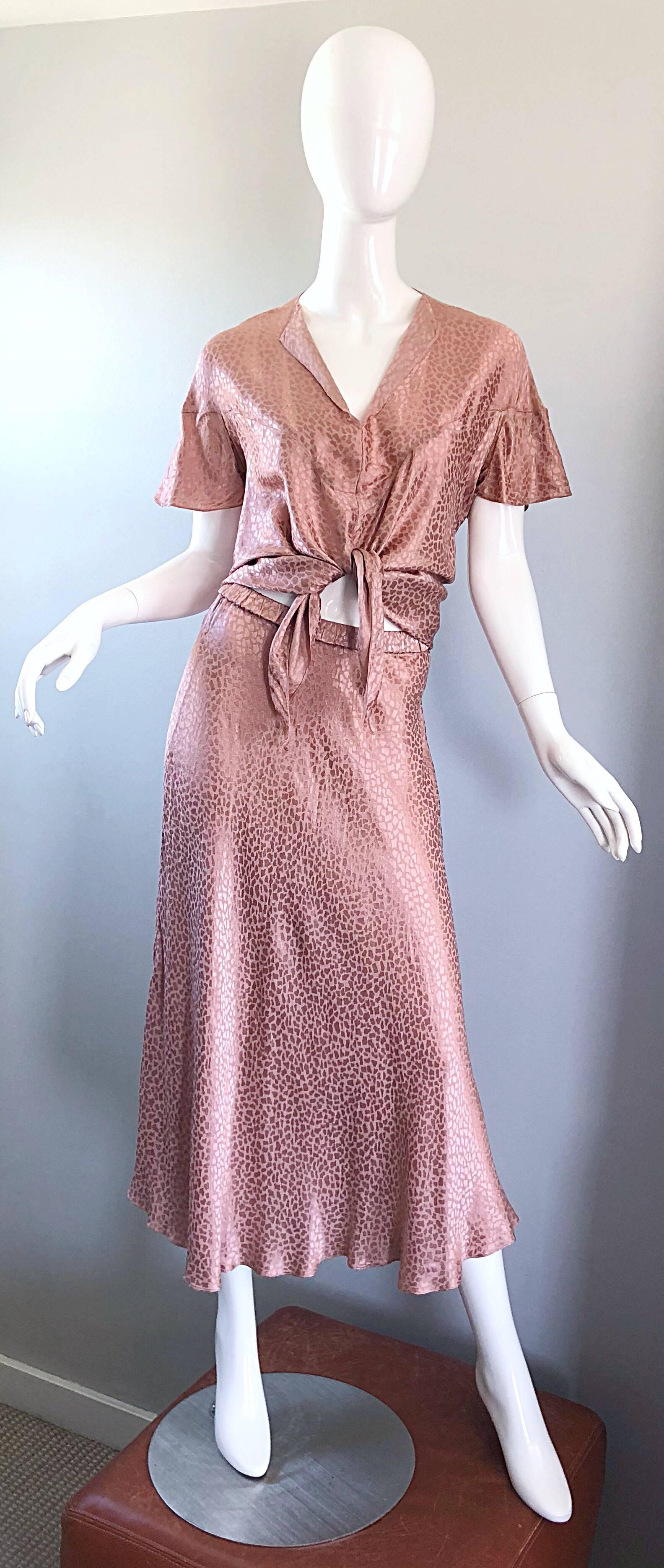AMazing 1970s HOLLY'S HARP dusty rose / pink leopard animal print silk boho cropped top and skirt! Liquid silk looks amazing on! Ties shut at front center waist. Skirt features an elastic waist, and stretches to fit. Very well constructed with a